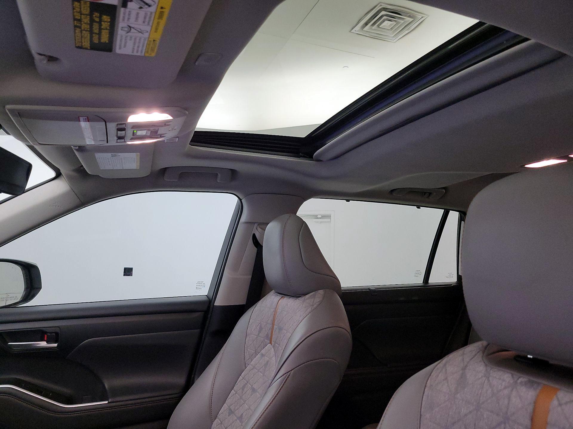 Thumbnail: 2023 Toyota Highlander - 19