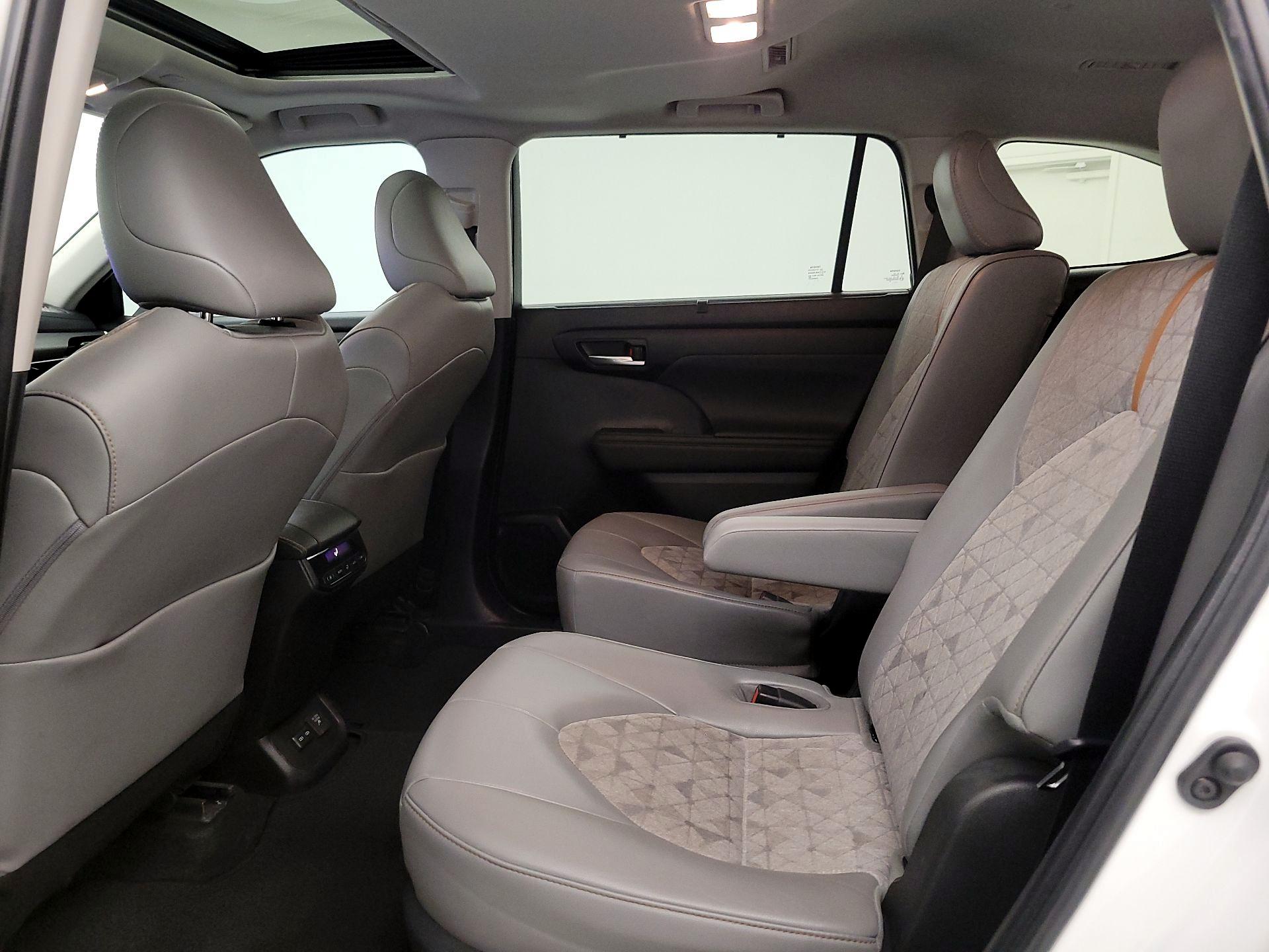 Thumbnail: 2023 Toyota Highlander - 20