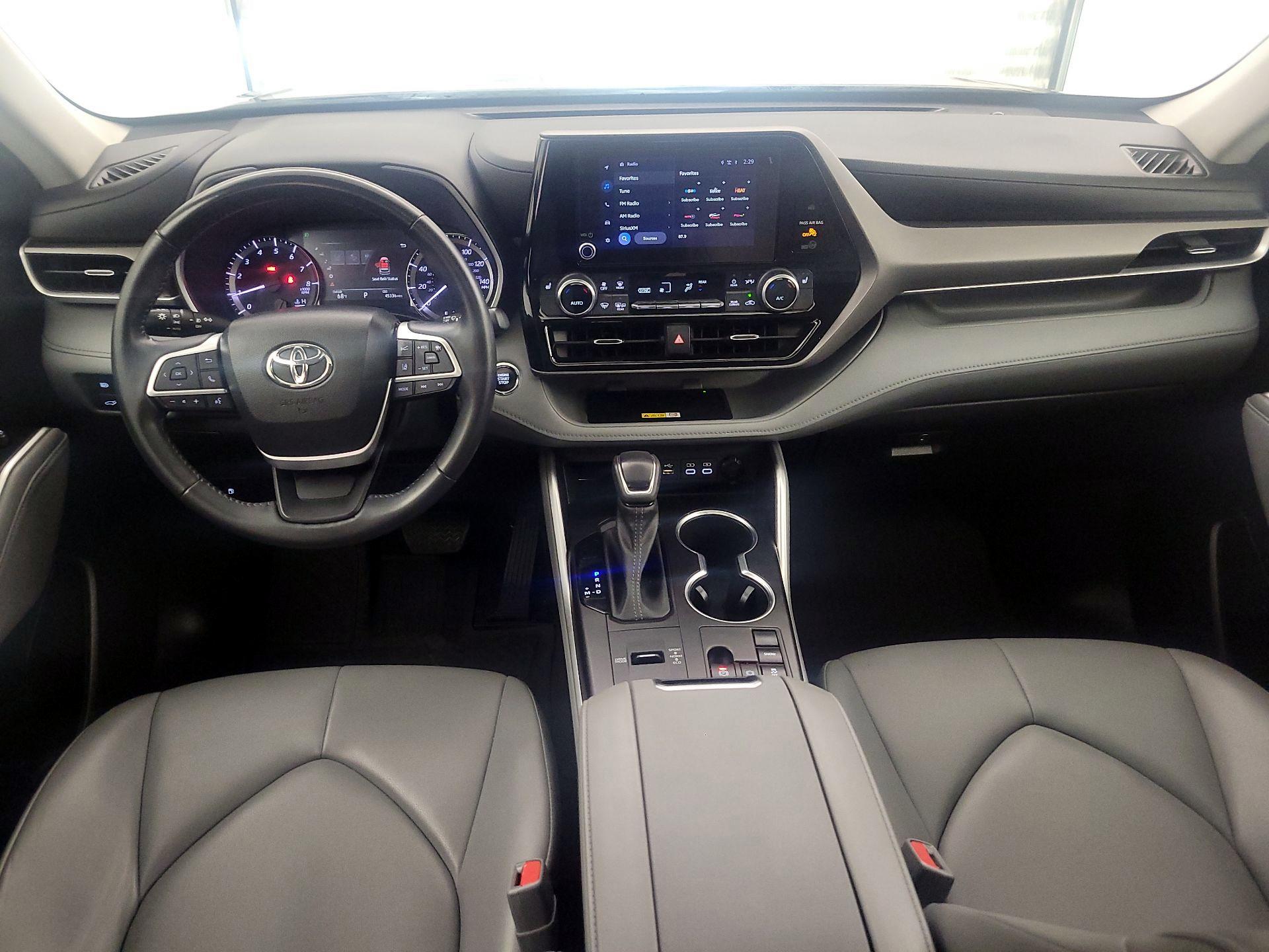 Thumbnail: 2023 Toyota Highlander - 9