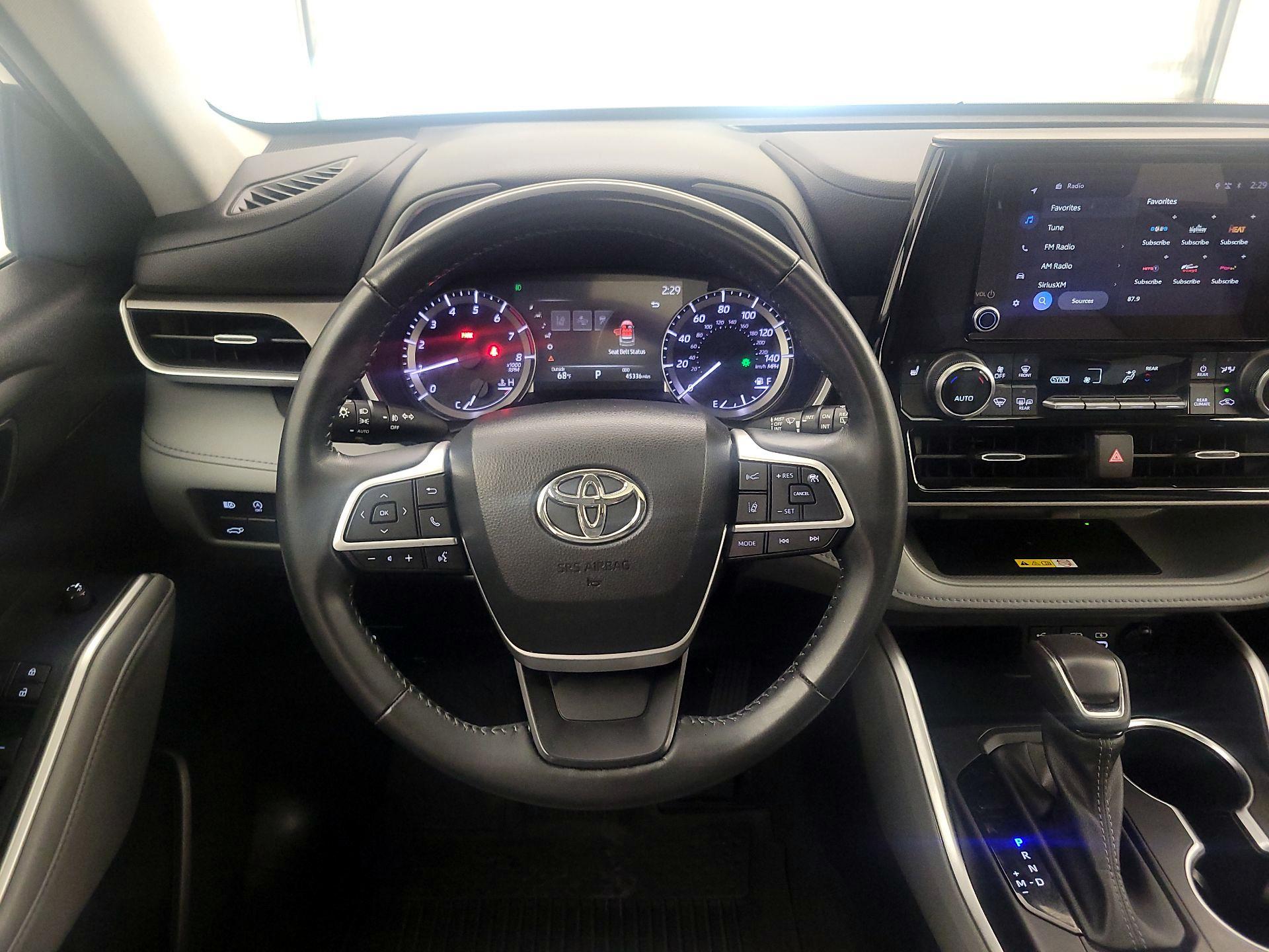 Thumbnail: 2023 Toyota Highlander - 10