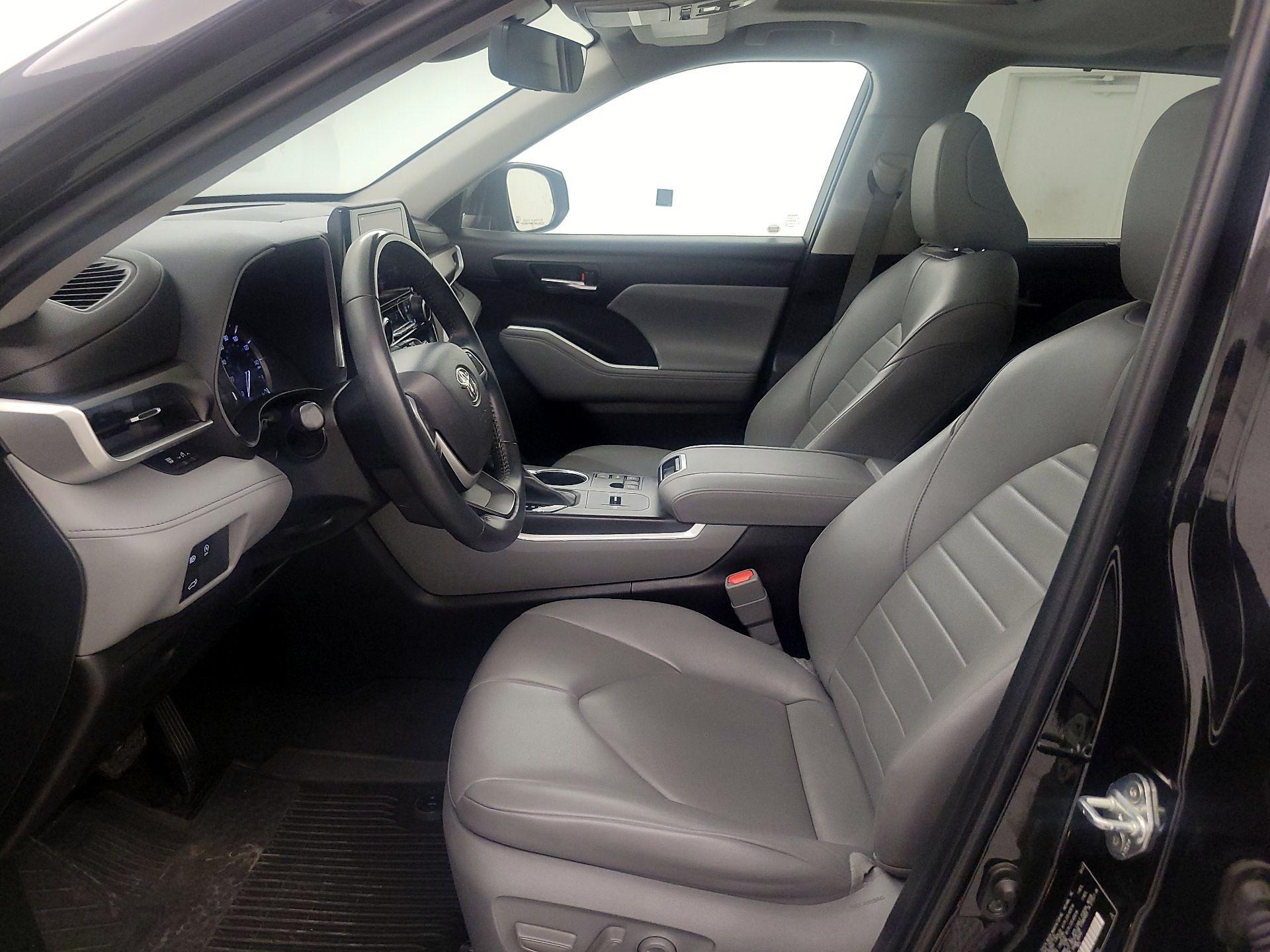 Thumbnail: 2023 Toyota Highlander - 11