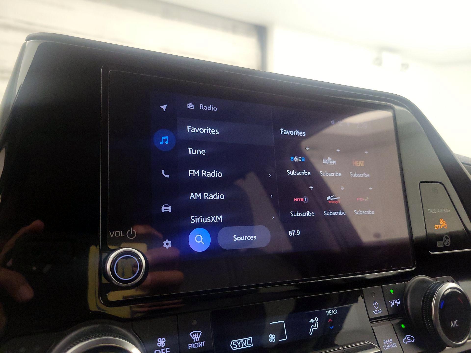 Thumbnail: 2023 Toyota Highlander - 15