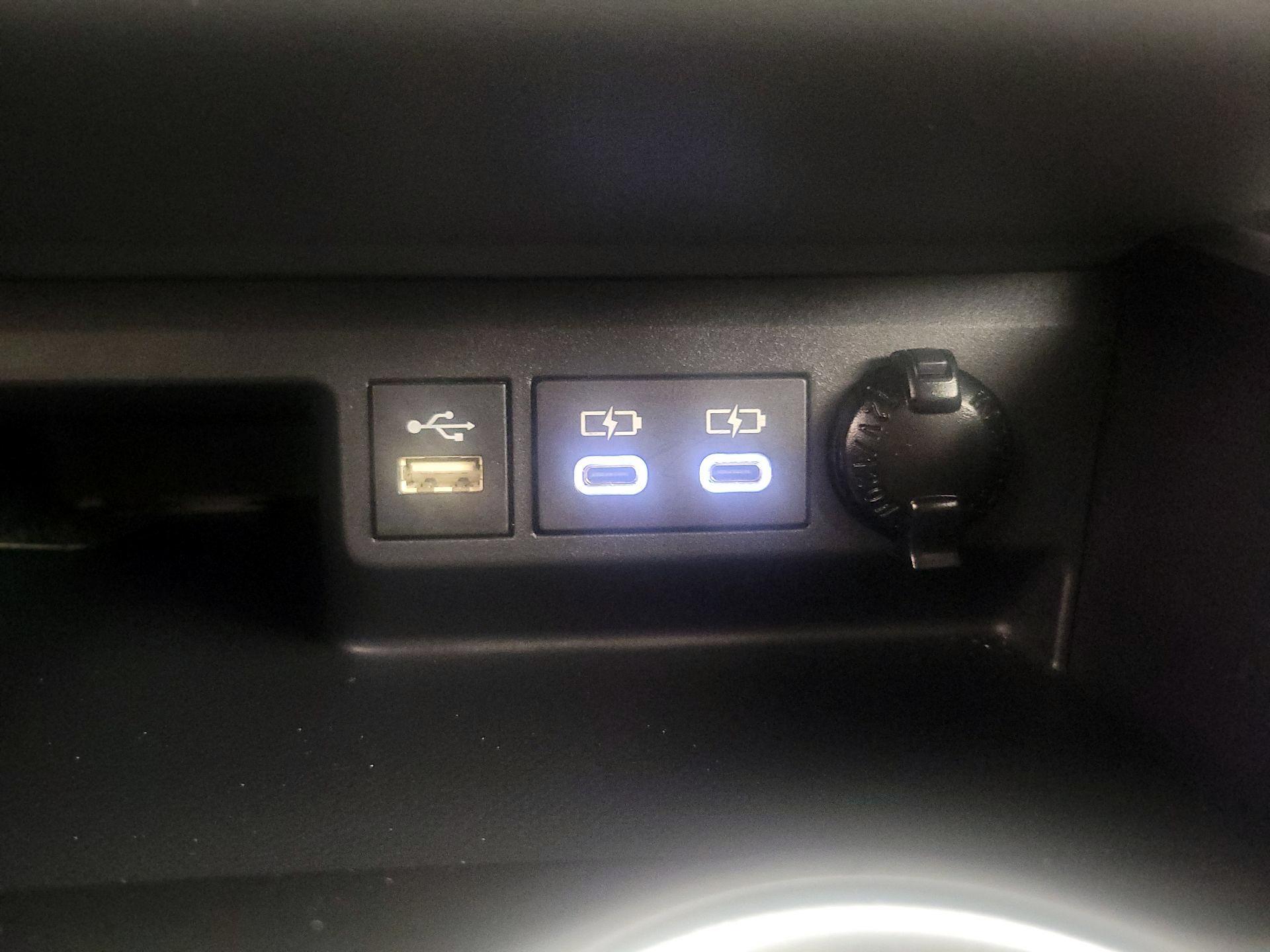 Thumbnail: 2023 Toyota Highlander - 18