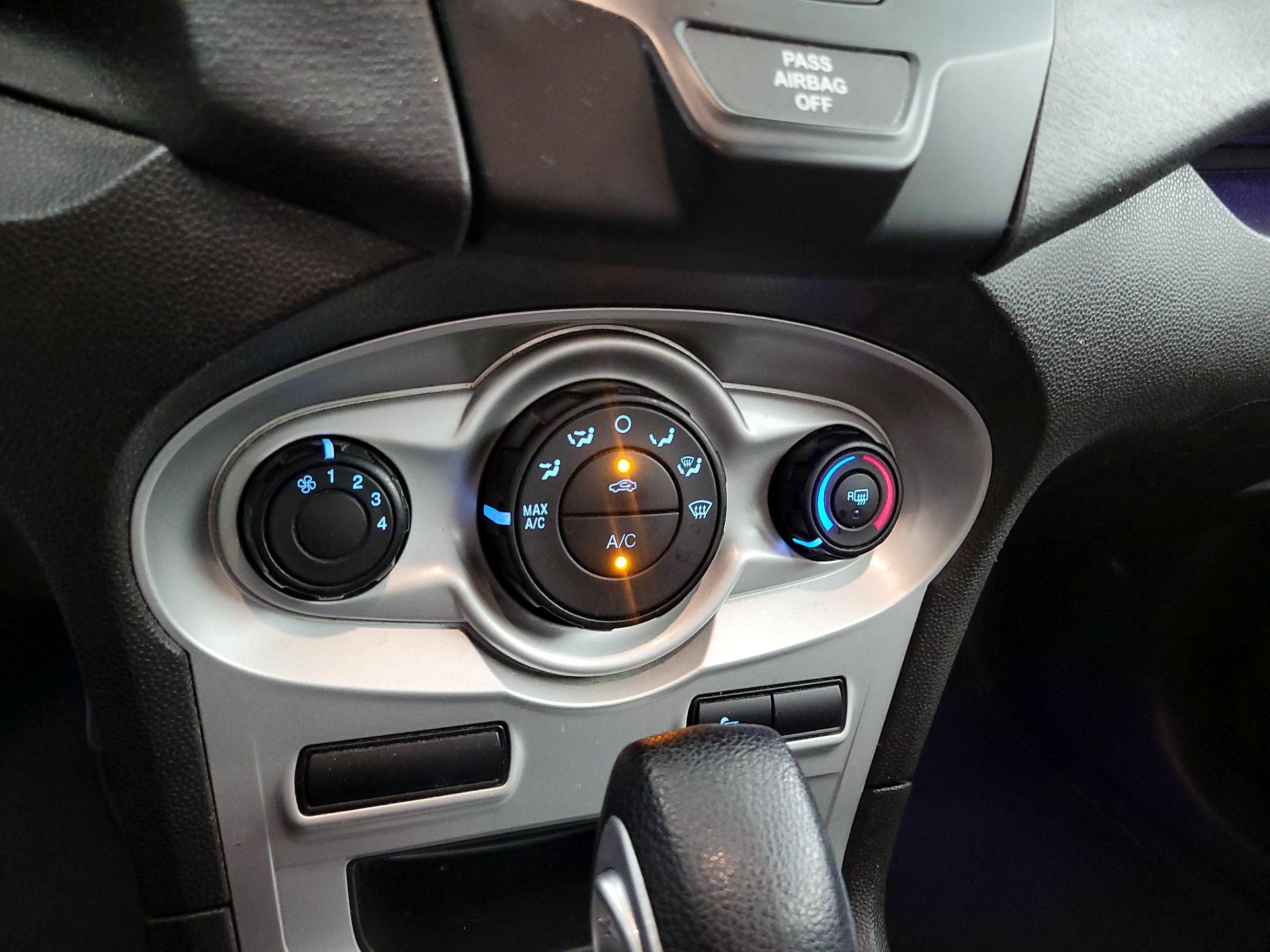 Thumbnail: 2016 Ford Fiesta - 15