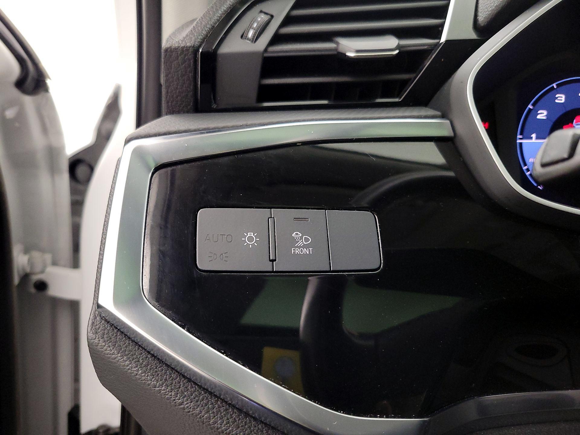 Thumbnail: 2019 Audi Q3 - 13