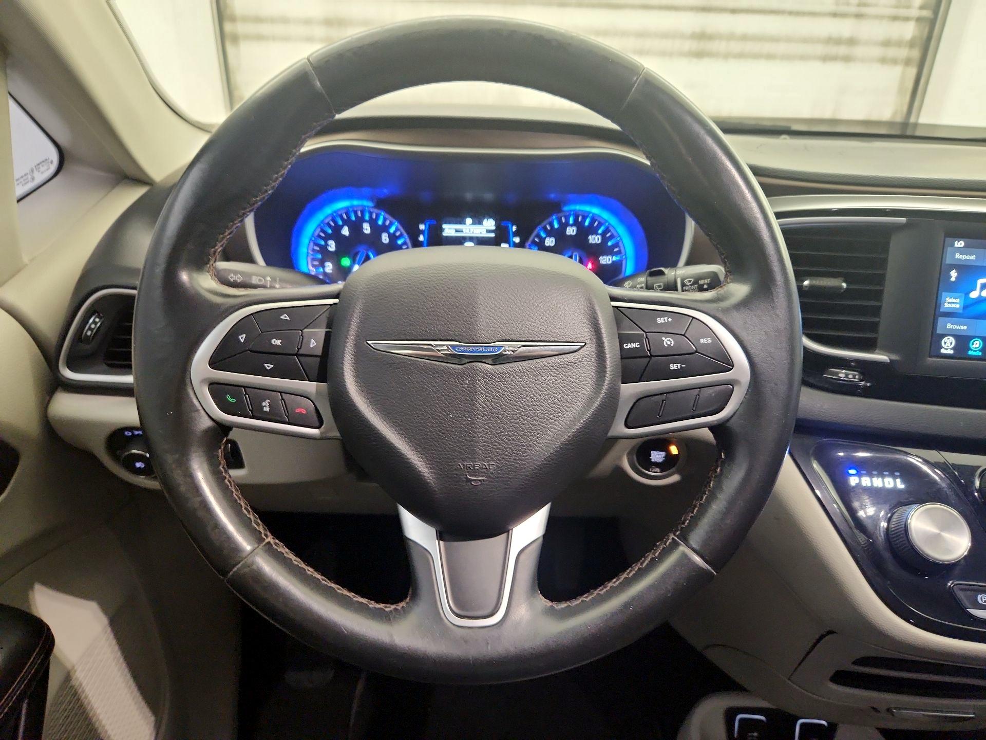 Thumbnail: 2018 Chrysler Pacifica - 10