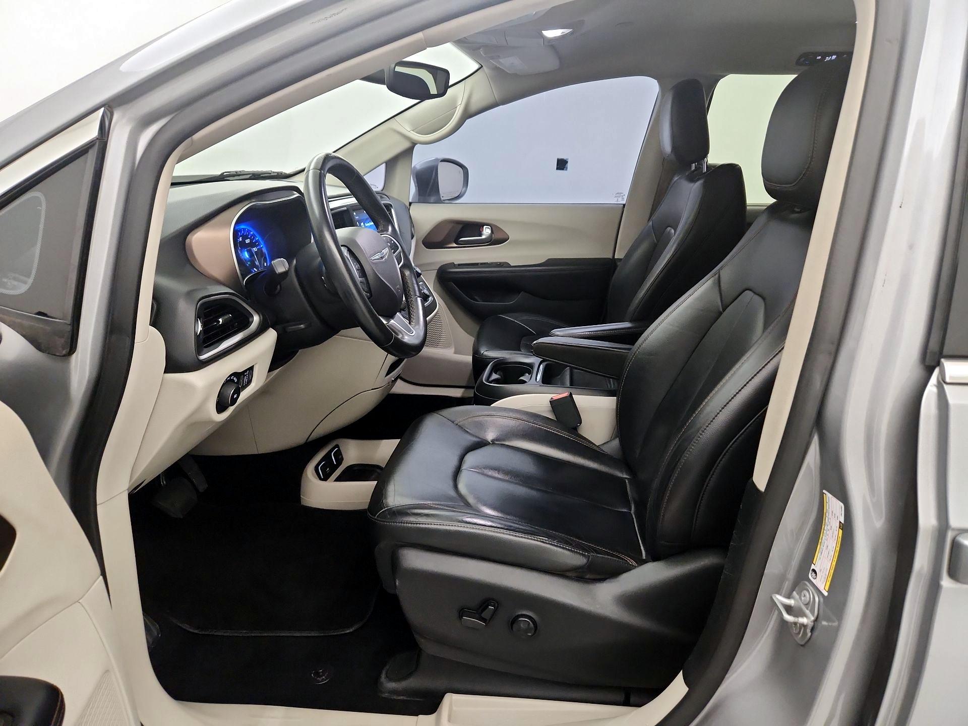 Thumbnail: 2018 Chrysler Pacifica - 11