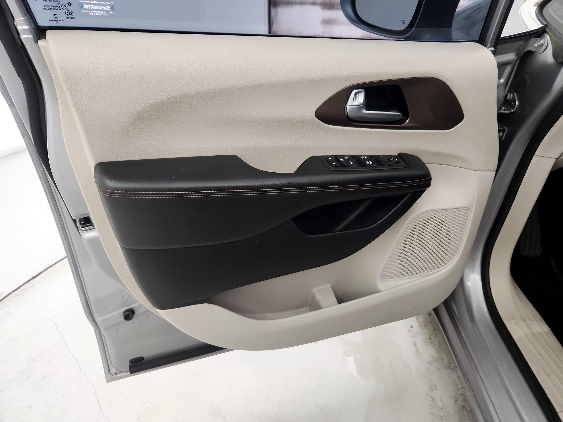 Thumbnail: 2018 Chrysler Pacifica - 12