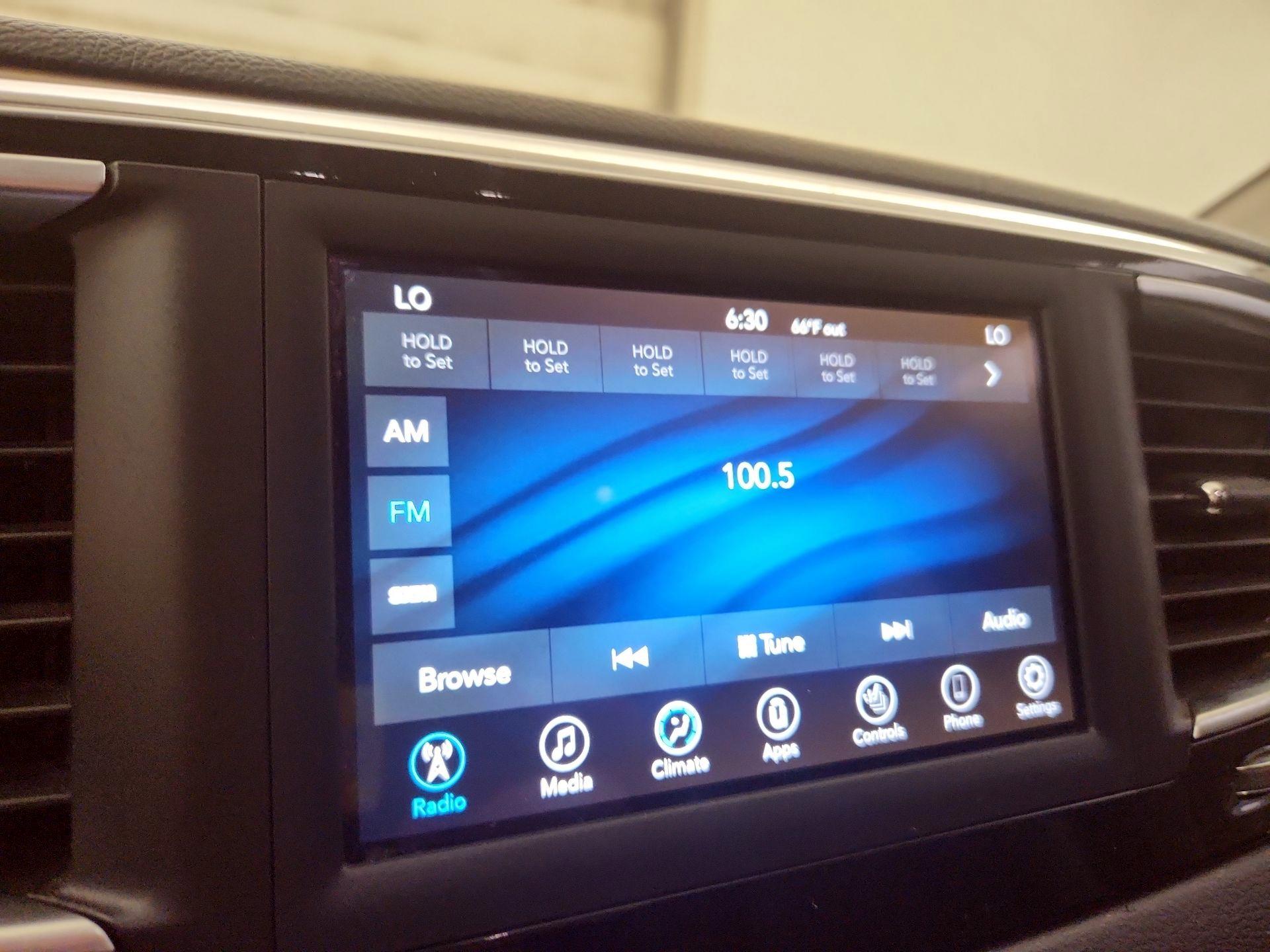 Thumbnail: 2018 Chrysler Pacifica - 15