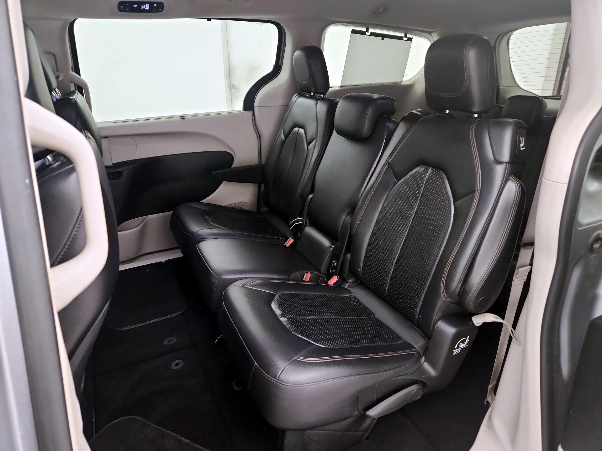 Thumbnail: 2018 Chrysler Pacifica - 19