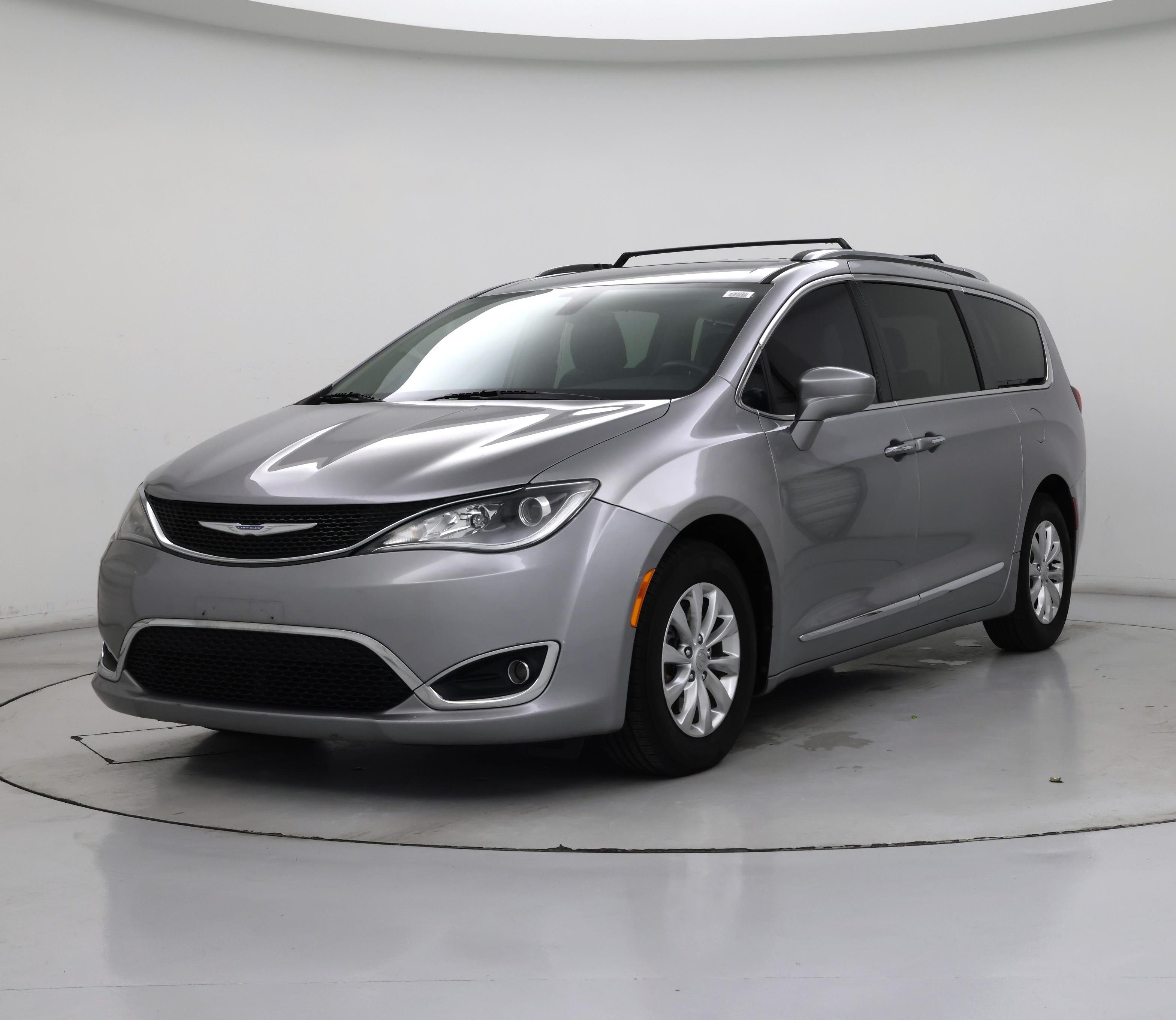 Thumbnail: 2018 Chrysler Pacifica - 4