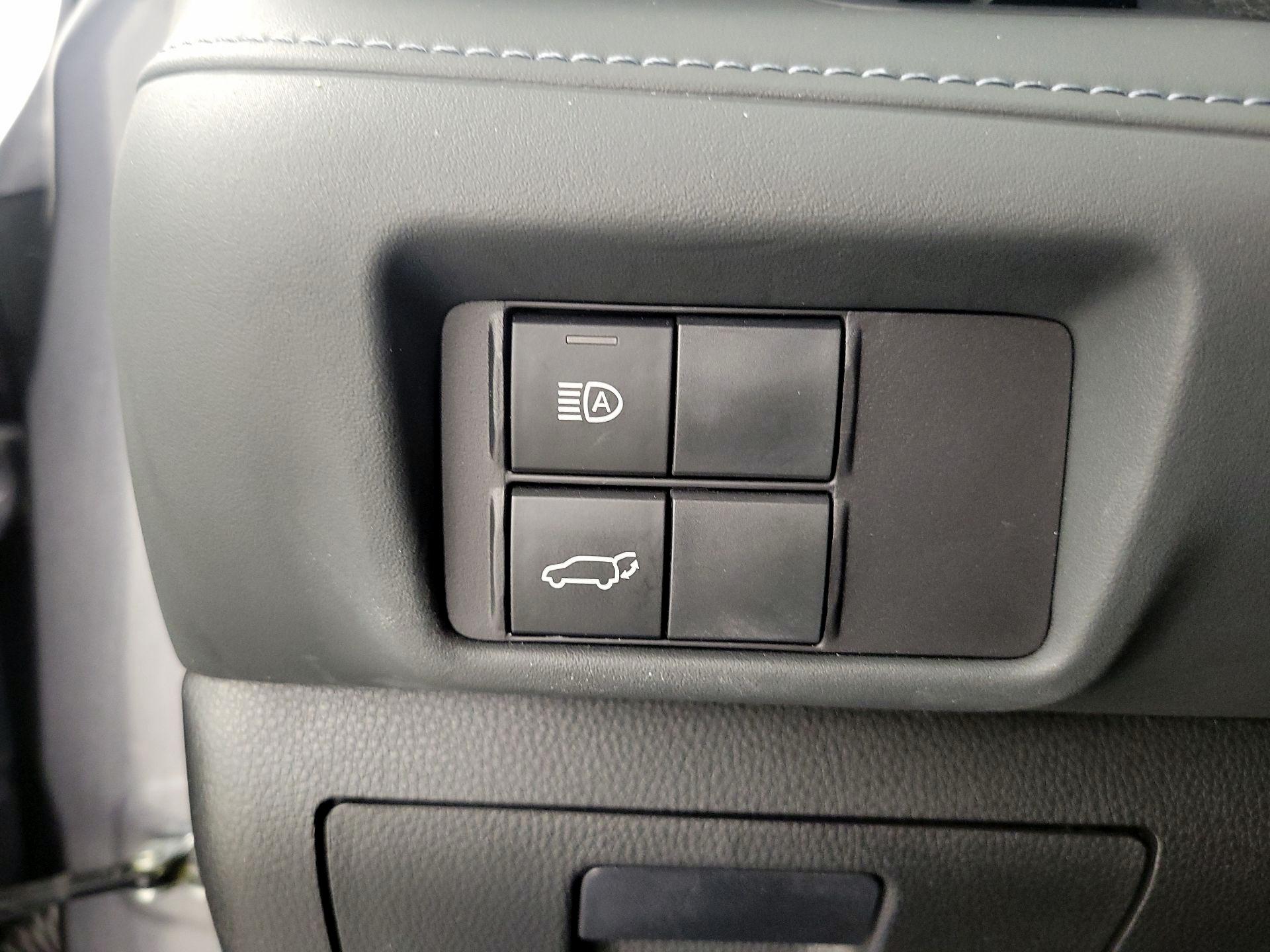 Thumbnail: 2023 Toyota Highlander - 13