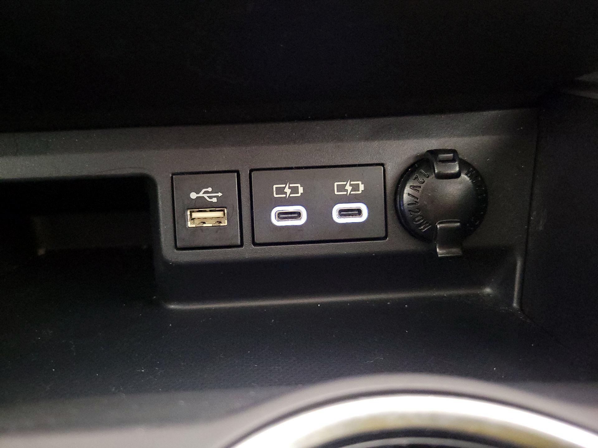 Thumbnail: 2023 Toyota Highlander - 18