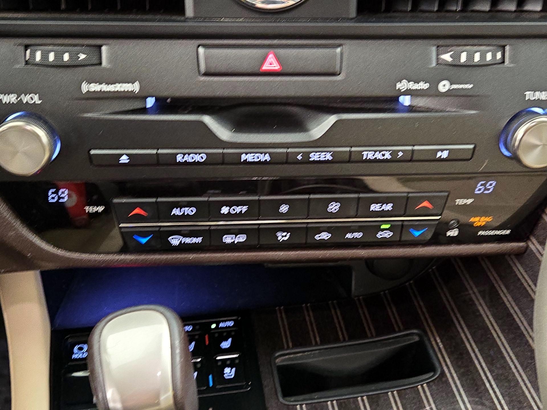 Thumbnail: 2020 Lexus RX - 17