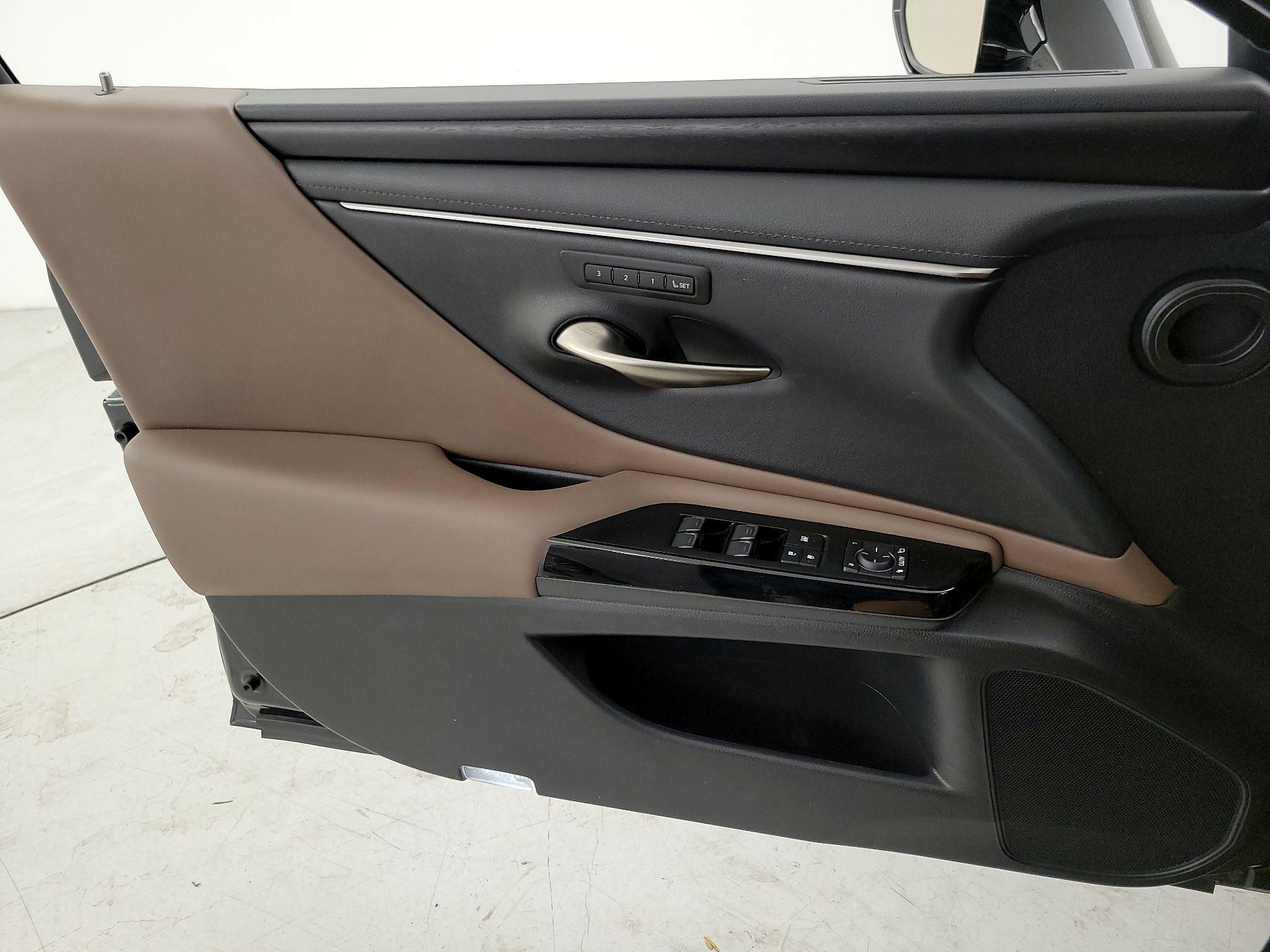 Thumbnail: 2023 Lexus ES - 12