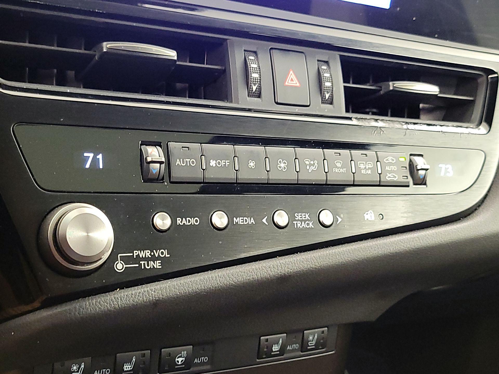 Thumbnail: 2023 Lexus ES - 16