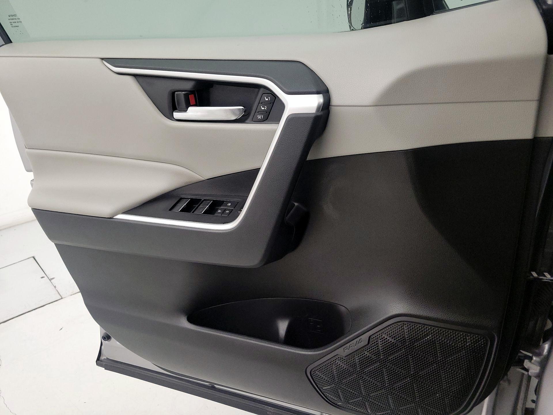 Thumbnail: 2022 Toyota RAV4 - 12