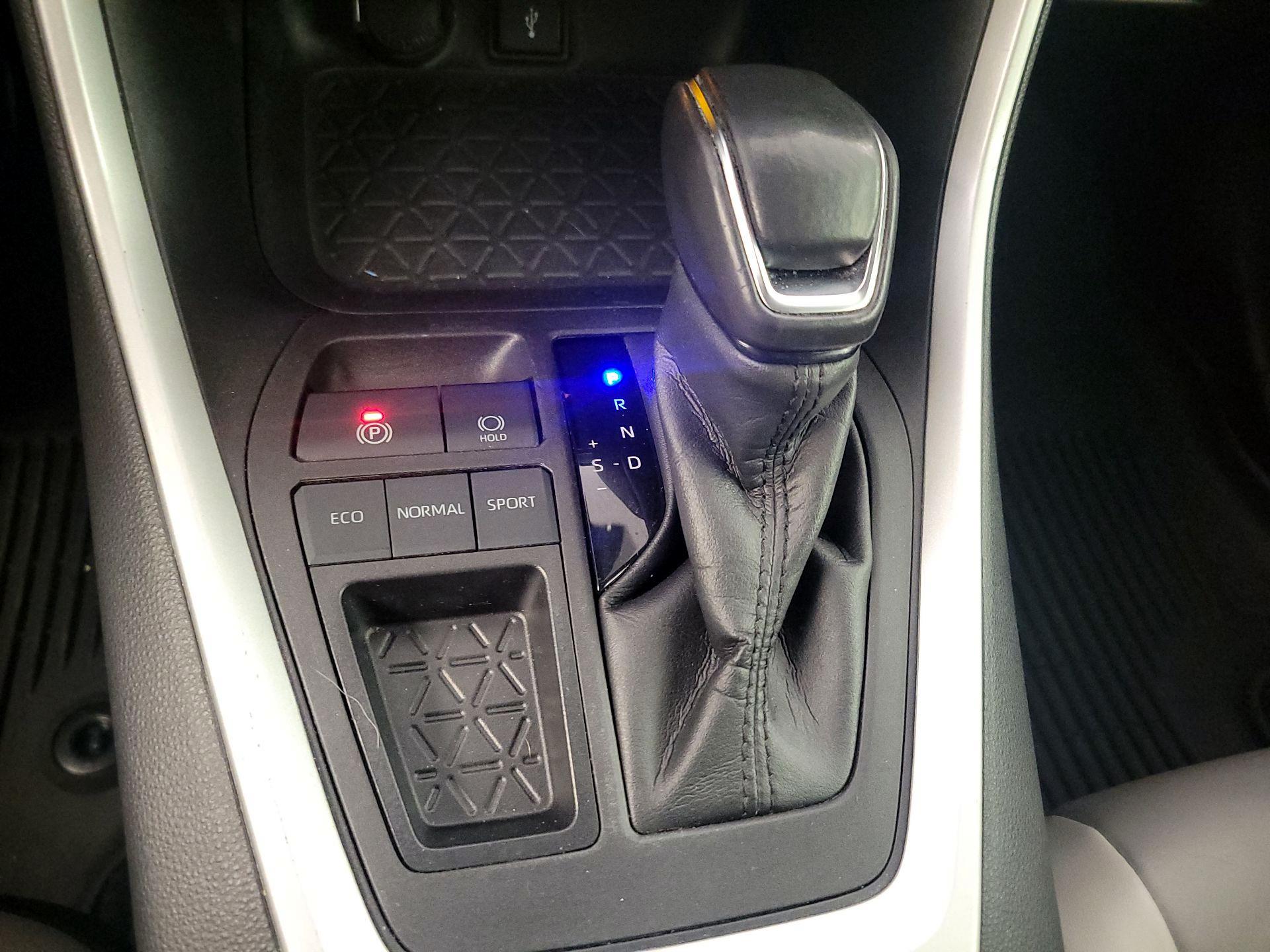 Thumbnail: 2022 Toyota RAV4 - 17