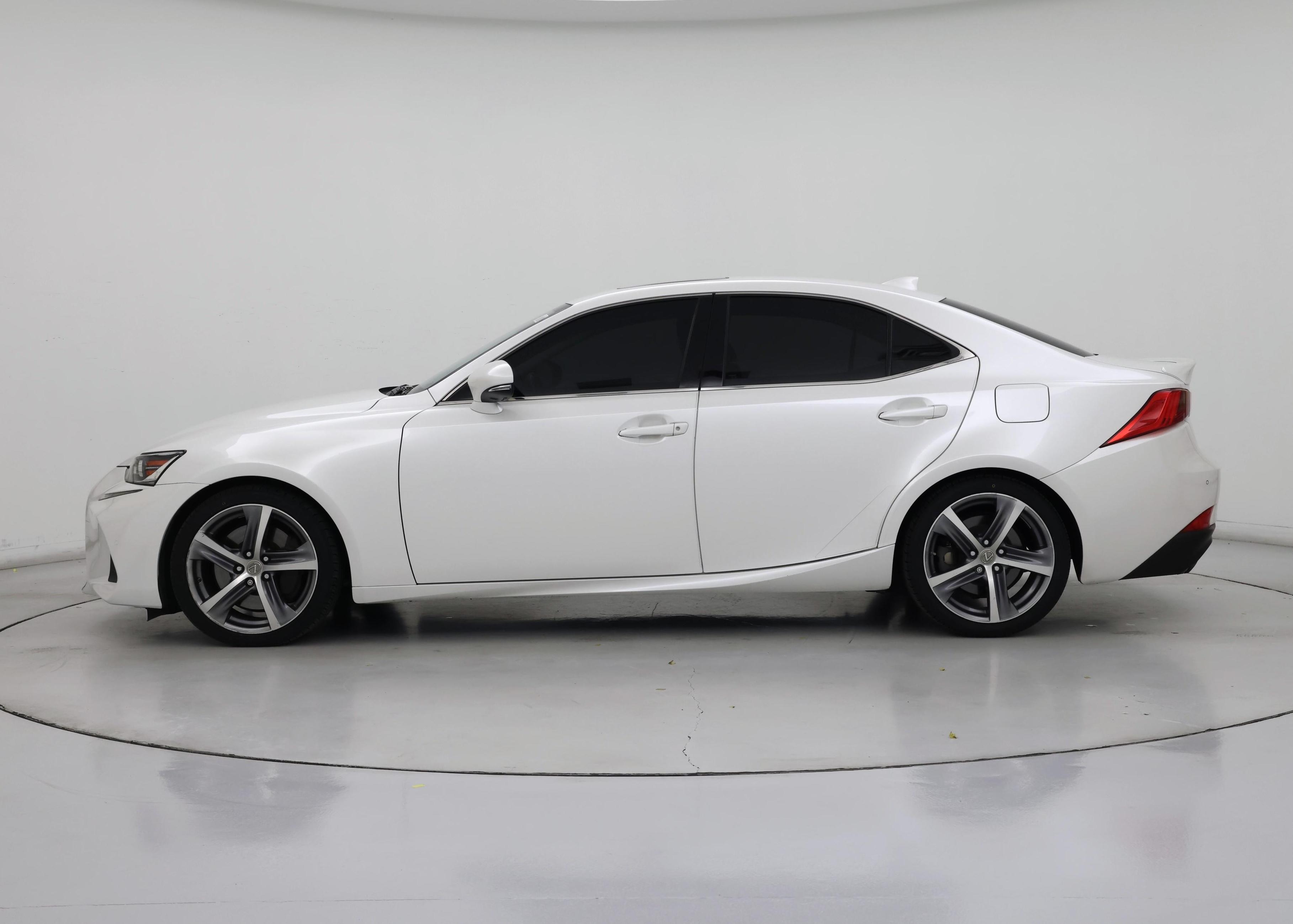 Thumbnail: 2017 Lexus IS - 3