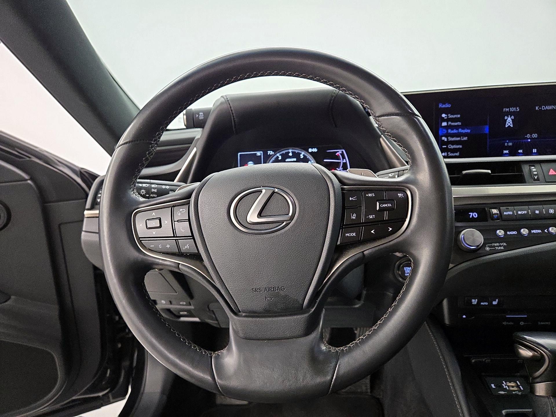 Thumbnail: 2021 Lexus ES - 10