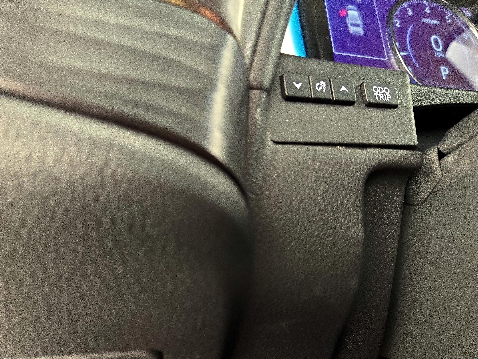 Thumbnail: 2021 Lexus ES - 13