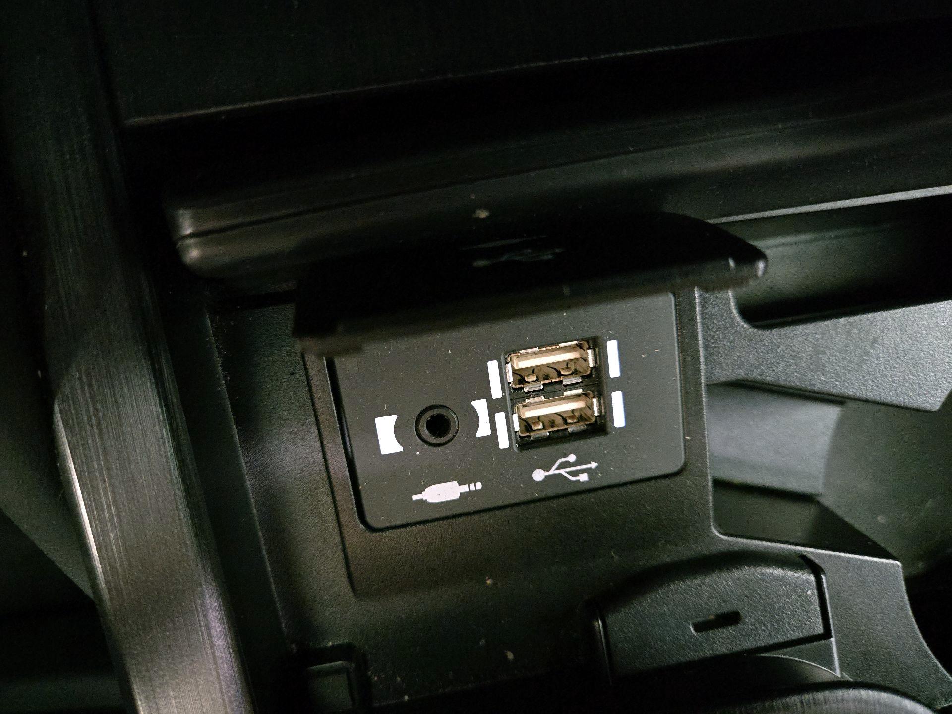 Thumbnail: 2021 Lexus ES - 18