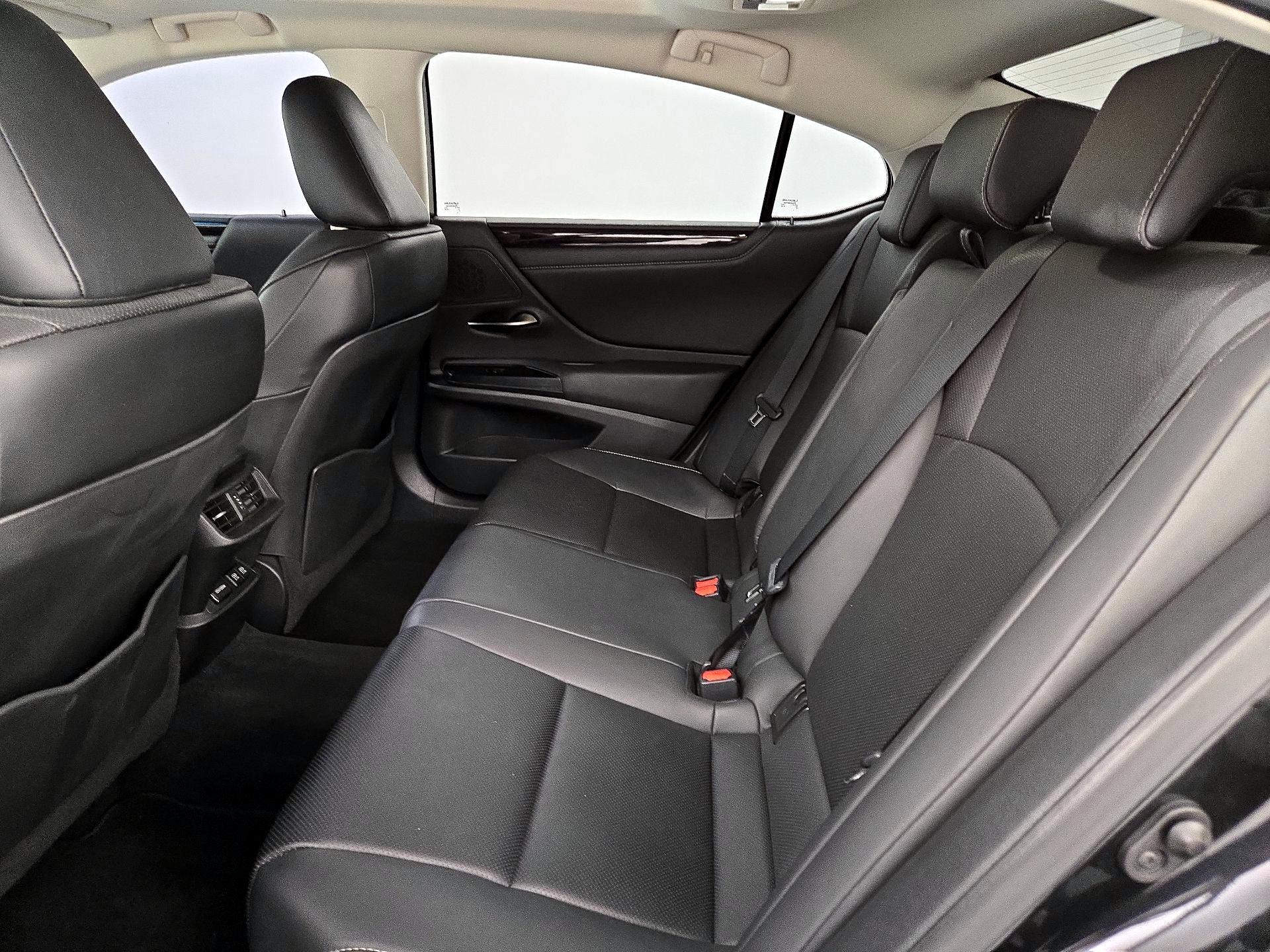 Thumbnail: 2021 Lexus ES - 20