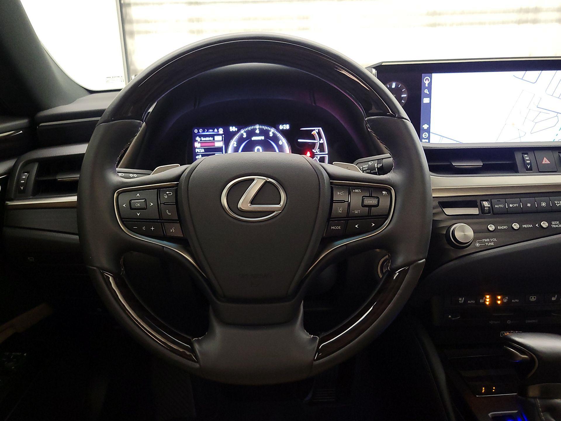 Thumbnail: 2021 Lexus ES - 10