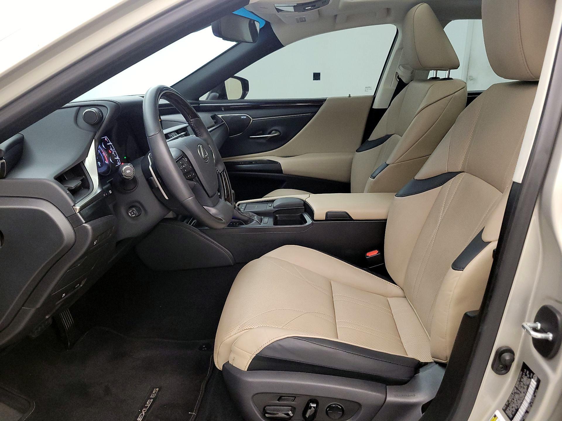 Thumbnail: 2021 Lexus ES - 11