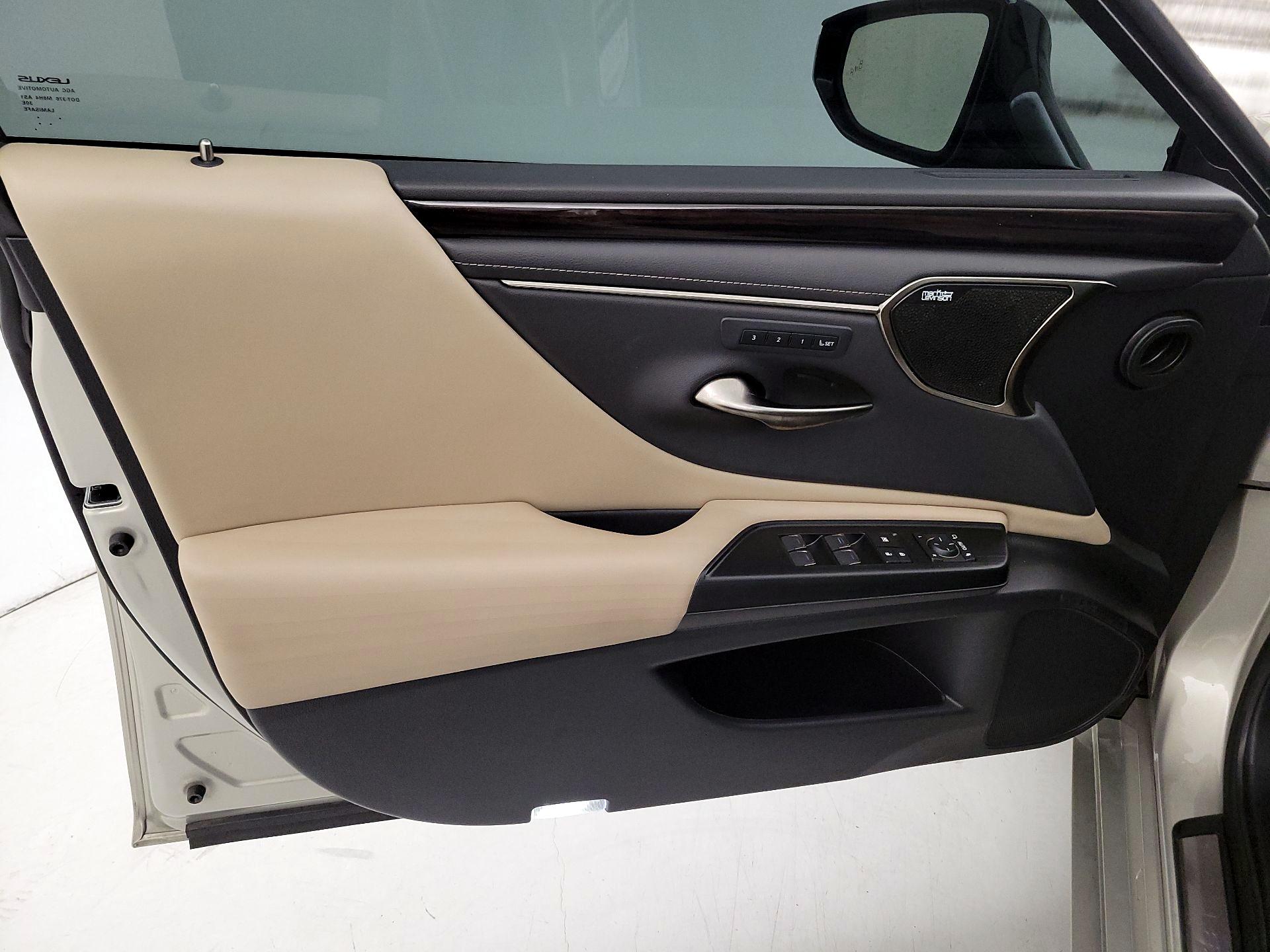 Thumbnail: 2021 Lexus ES - 12