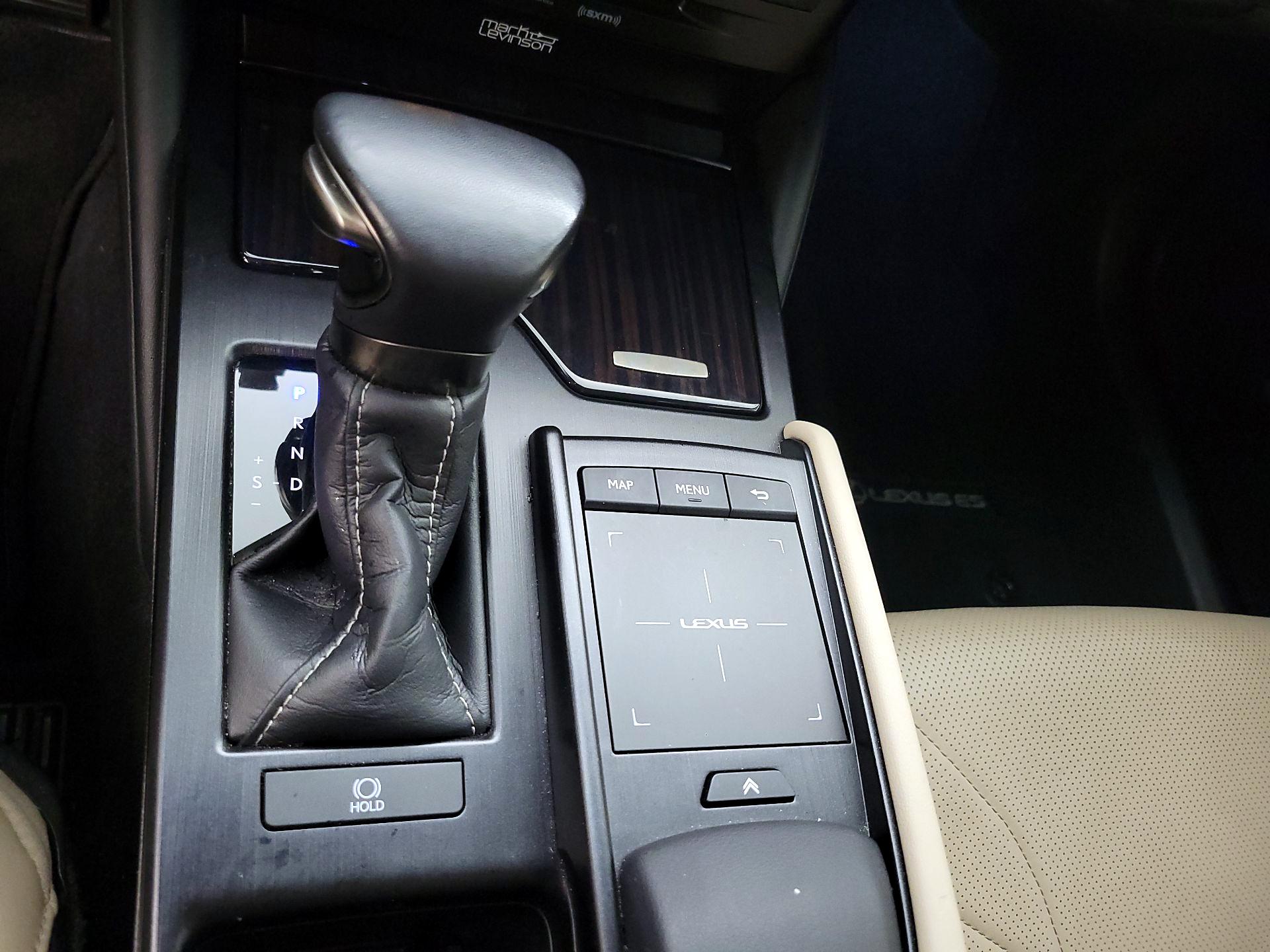 Thumbnail: 2021 Lexus ES - 18