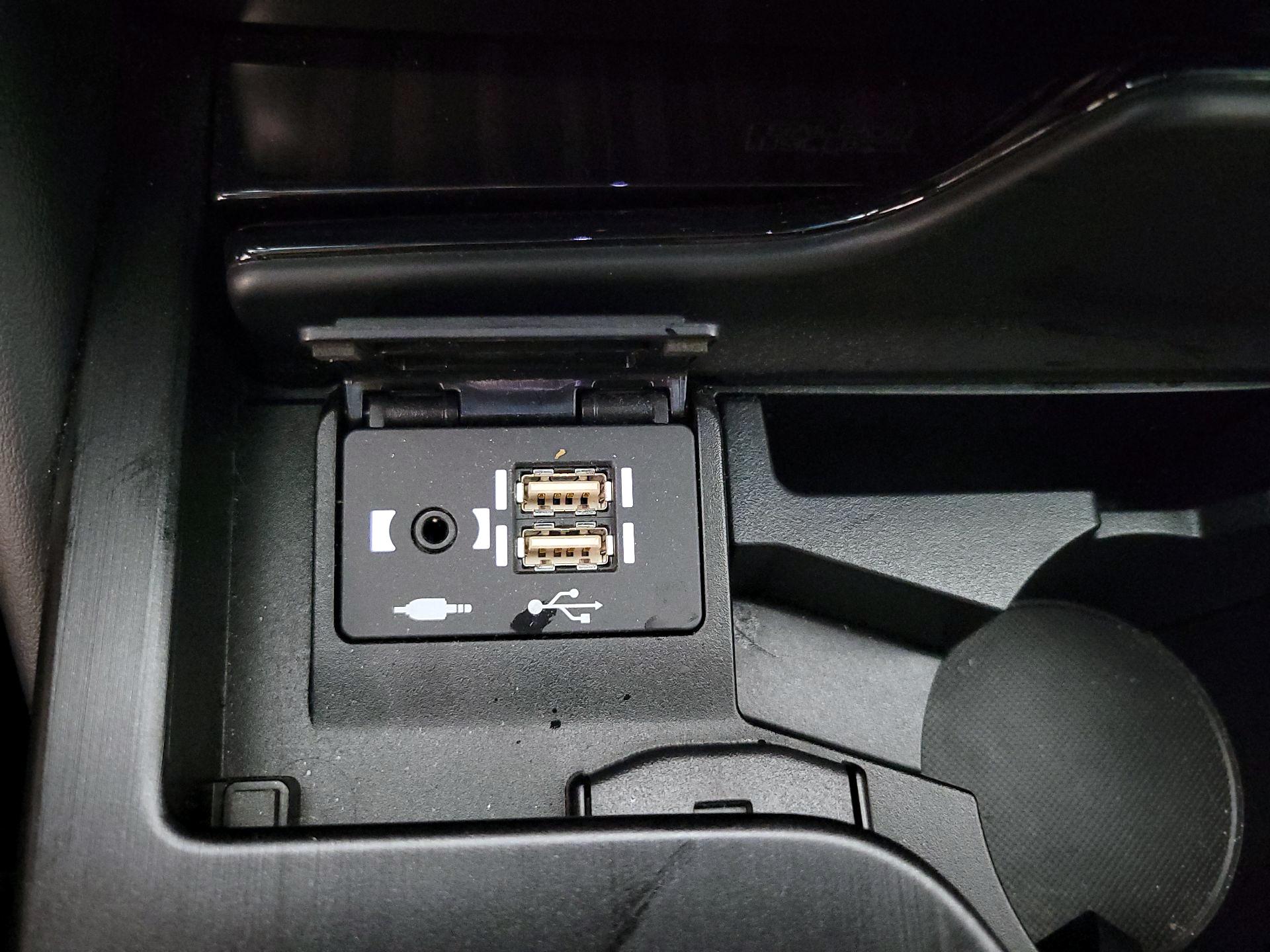 Thumbnail: 2021 Lexus ES - 19