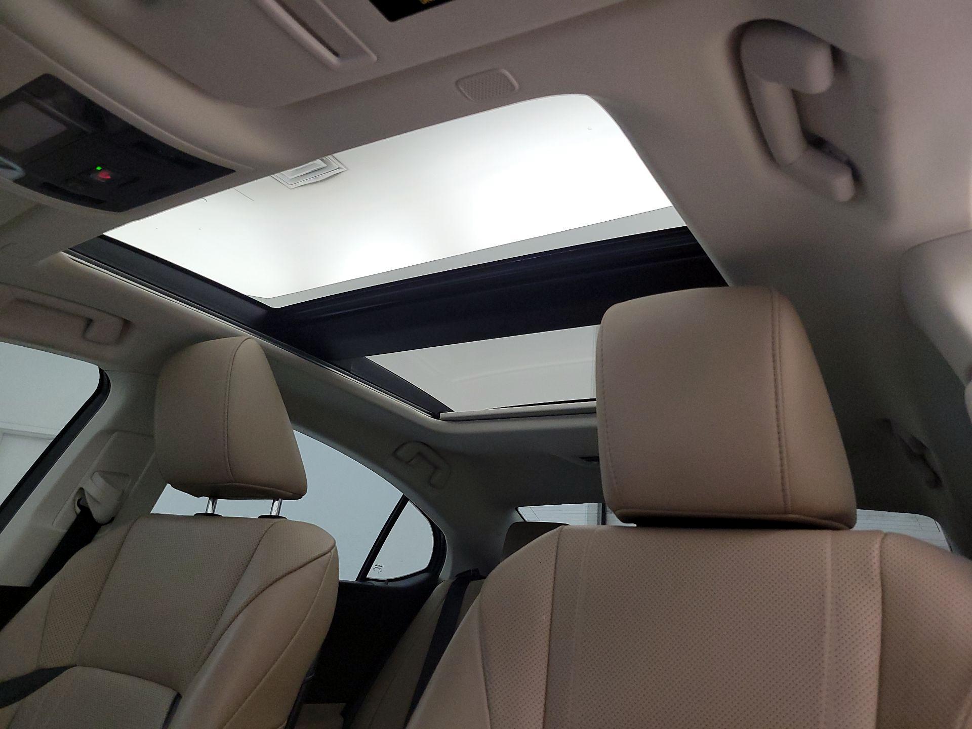 Thumbnail: 2021 Lexus ES - 20