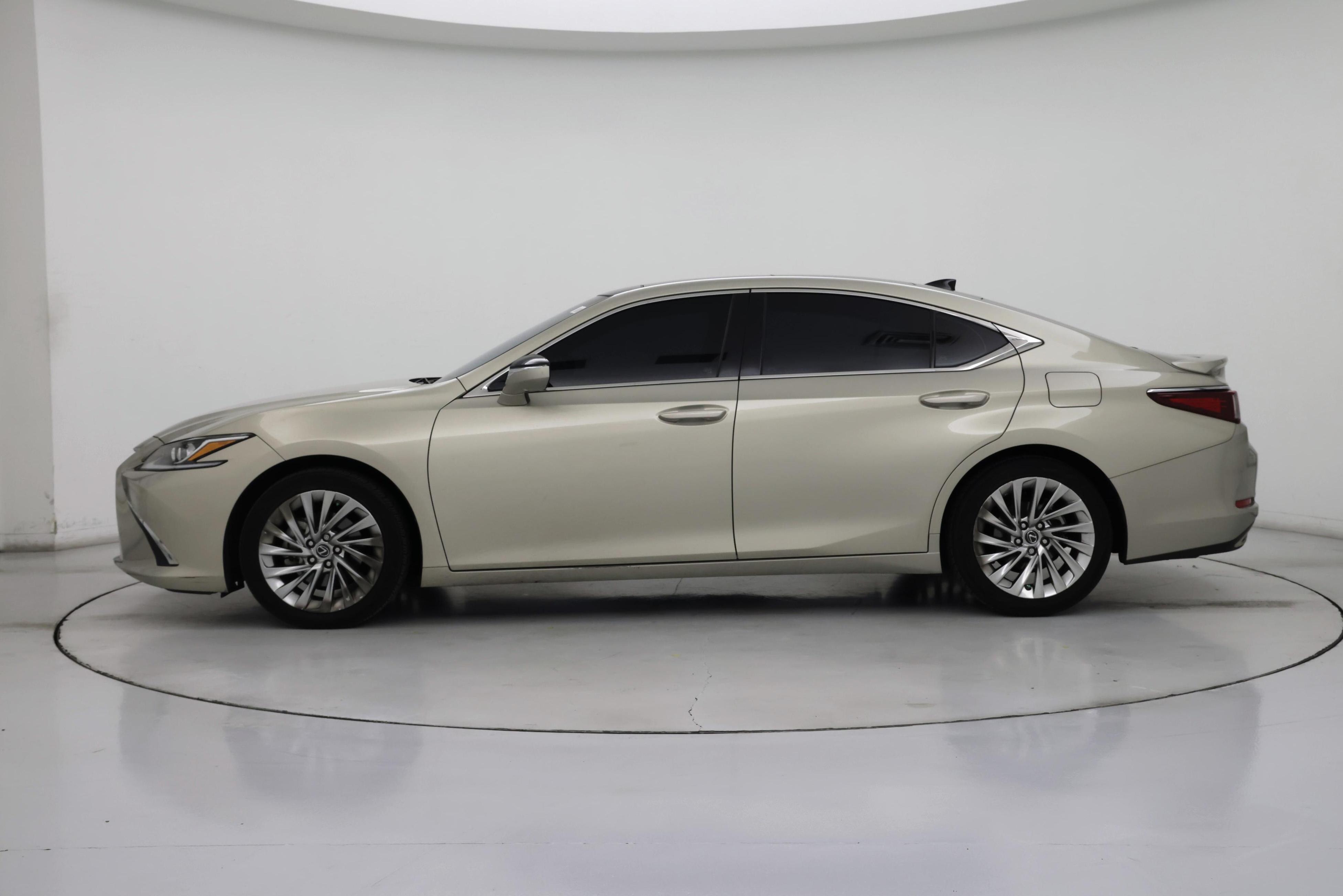 Thumbnail: 2021 Lexus ES - 3