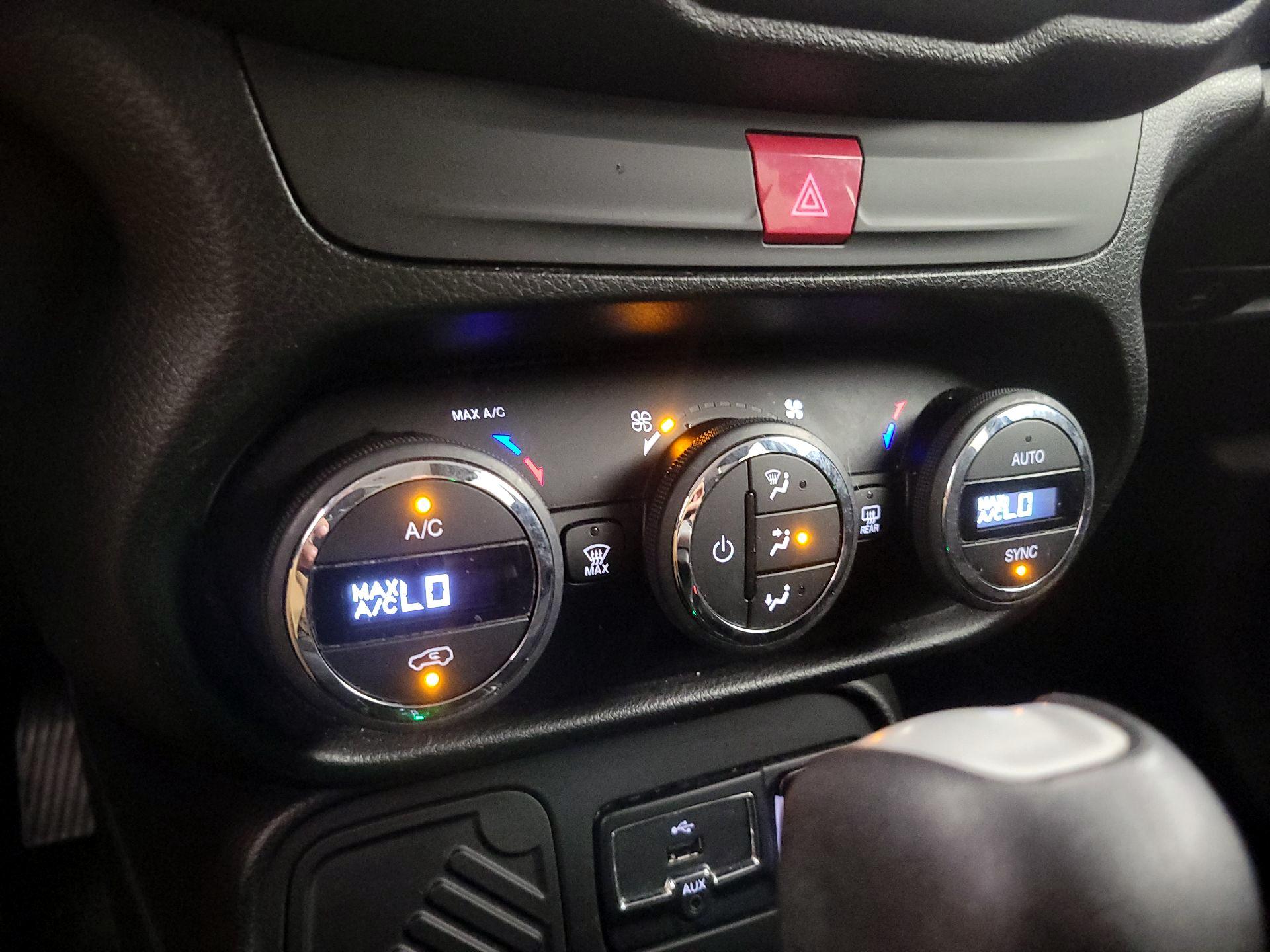 Thumbnail: 2017 Jeep Renegade - 16