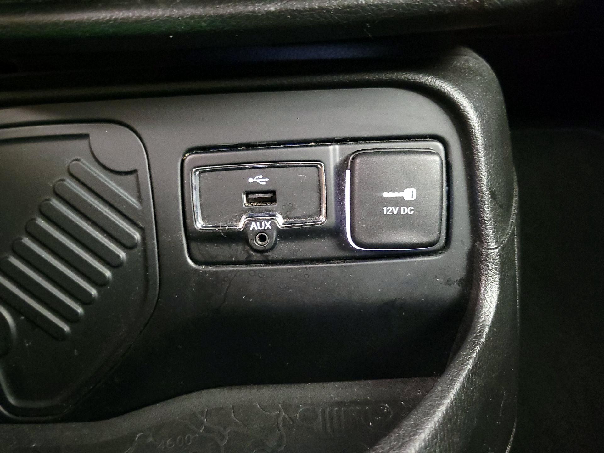 Thumbnail: 2017 Jeep Renegade - 18