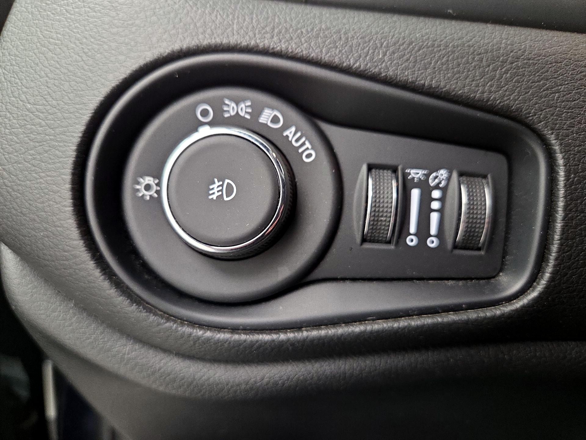 Thumbnail: 2022 Jeep Renegade - 13