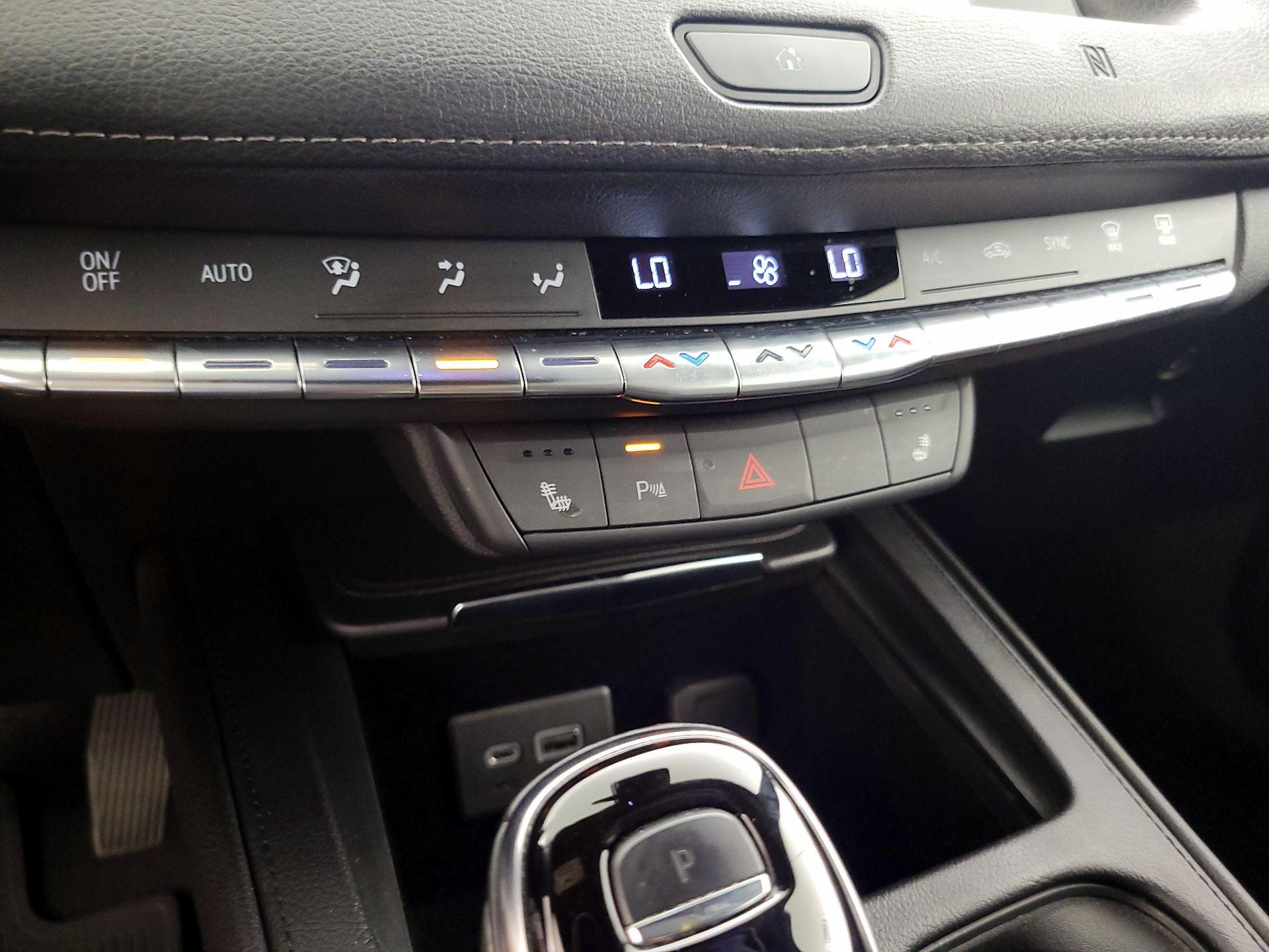 Thumbnail: 2021 Cadillac XT4 - 16