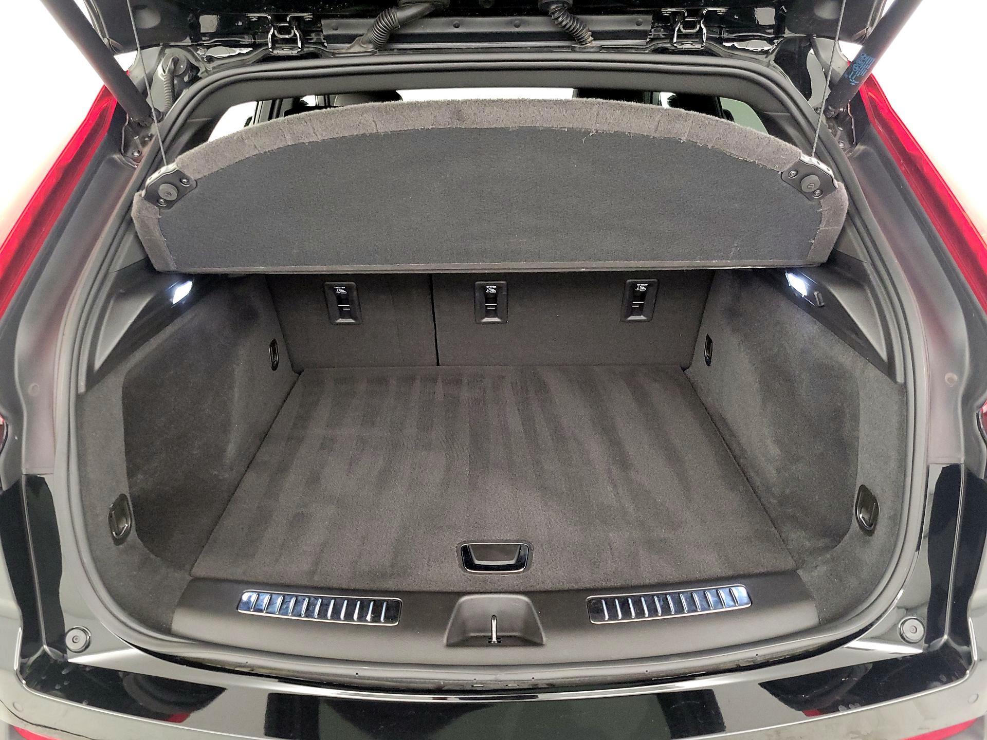 Thumbnail: 2021 Cadillac XT4 - 20