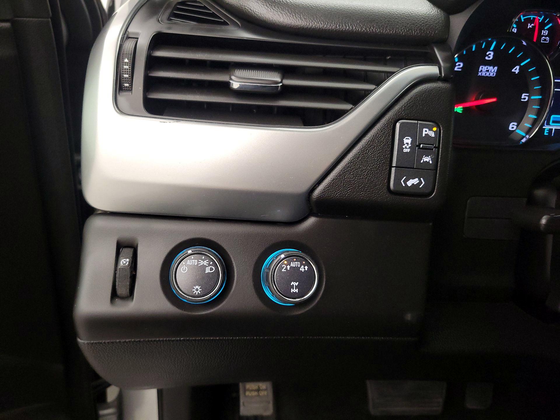 Thumbnail: 2018 Chevrolet Suburban - 13