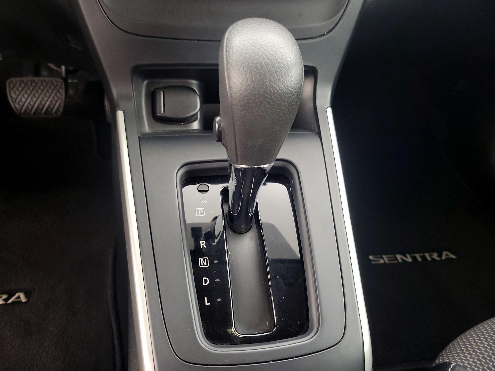 Thumbnail: 2018 Nissan Sentra - 17