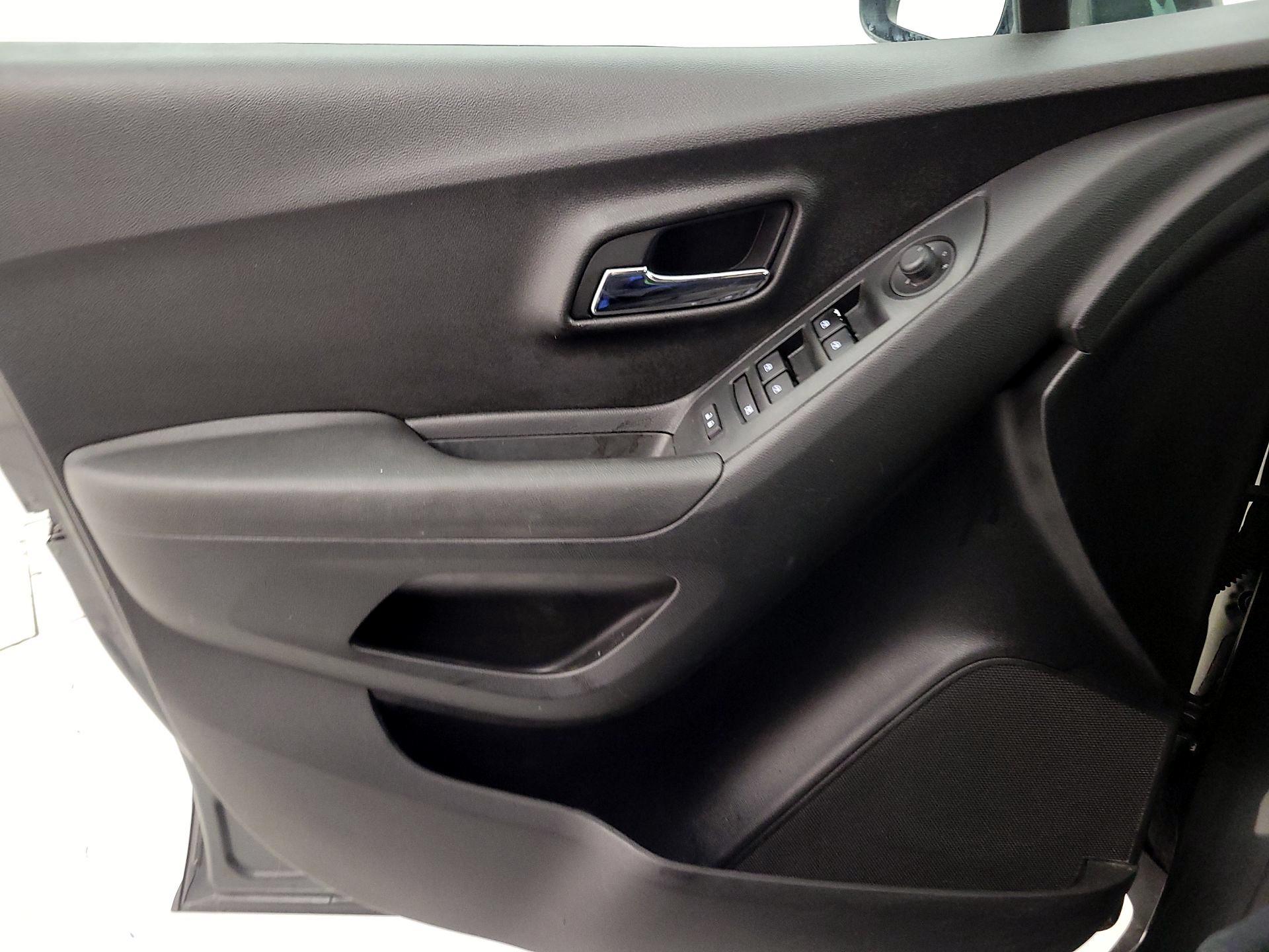 Thumbnail: 2020 Chevrolet Trax - 12