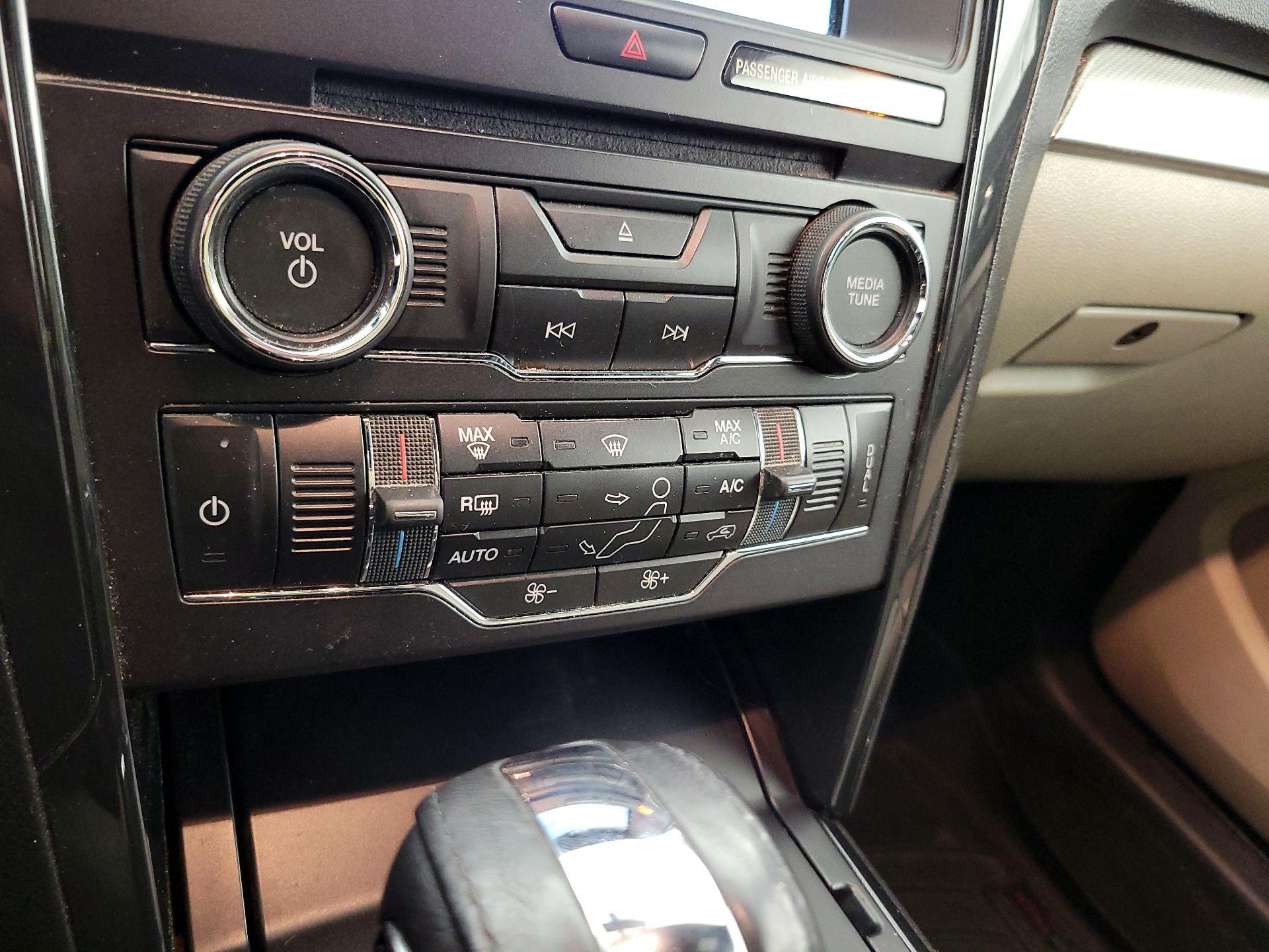 Thumbnail: 2018 Ford Explorer - 17