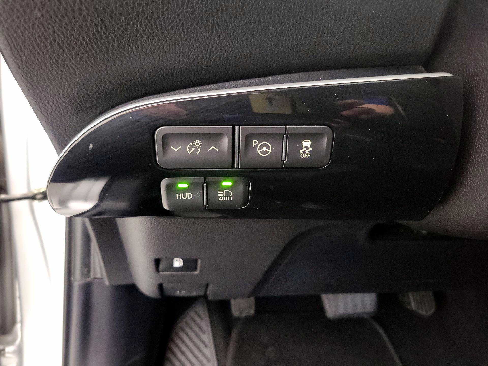 Thumbnail: 2018 Toyota Prius - 13