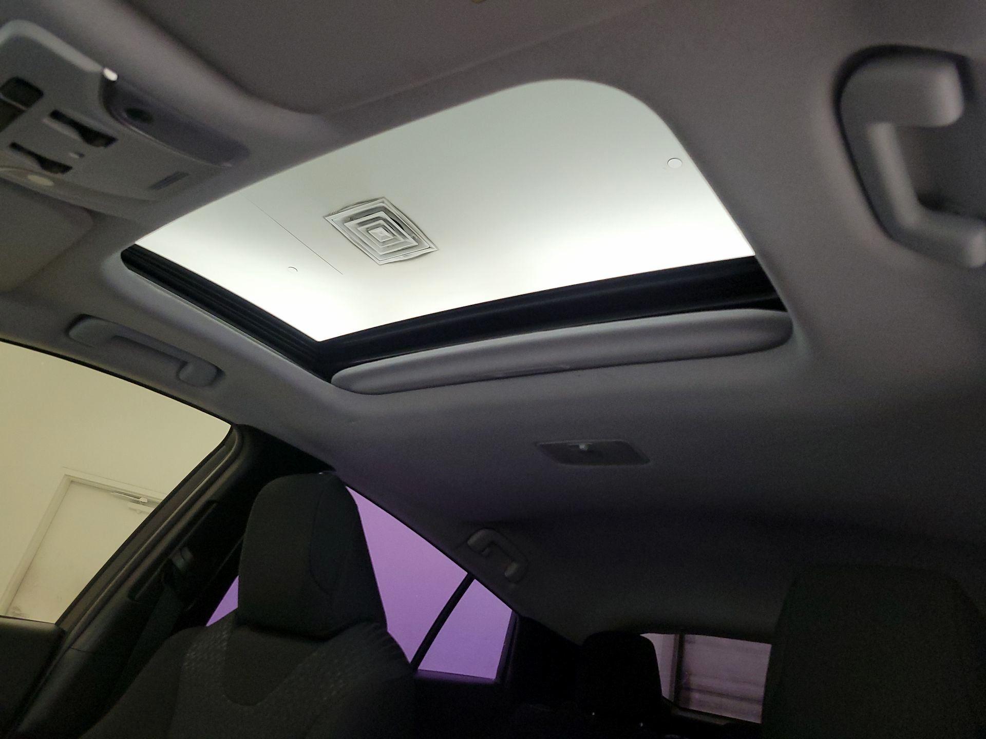 Thumbnail: 2018 Toyota Prius - 20