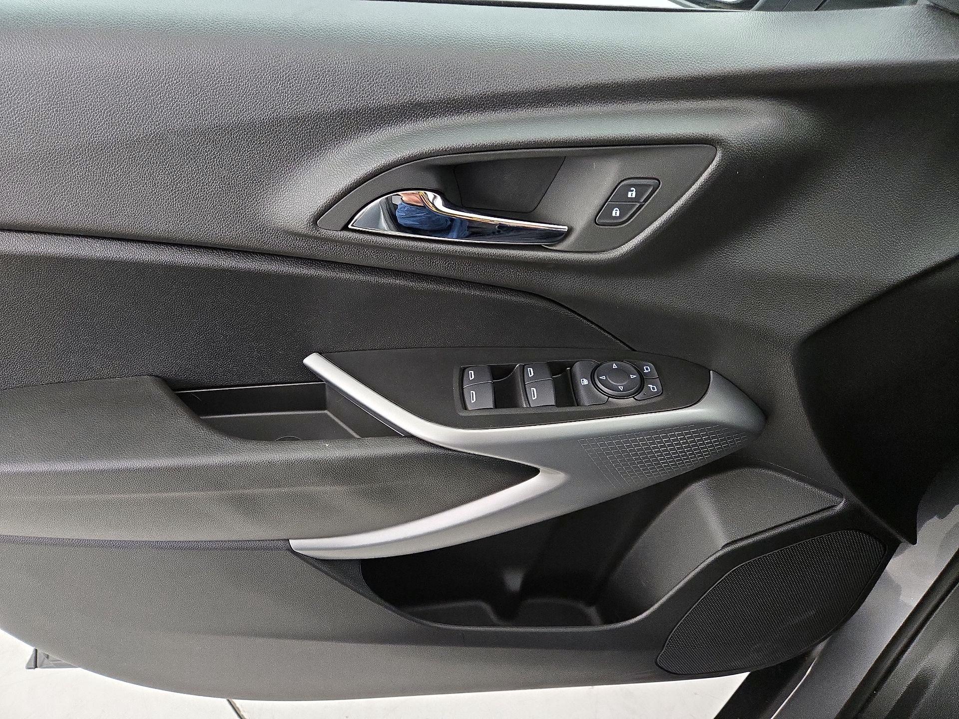 Thumbnail: 2025 Chevrolet Trax - 12