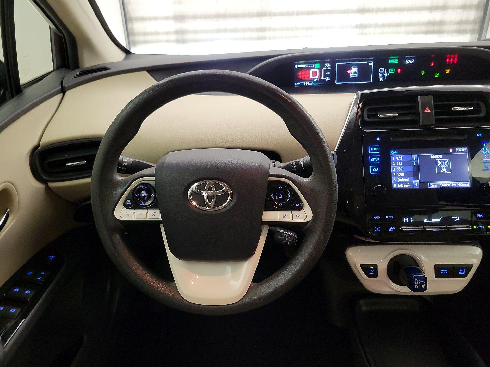 Thumbnail: 2018 Toyota Prius - 10