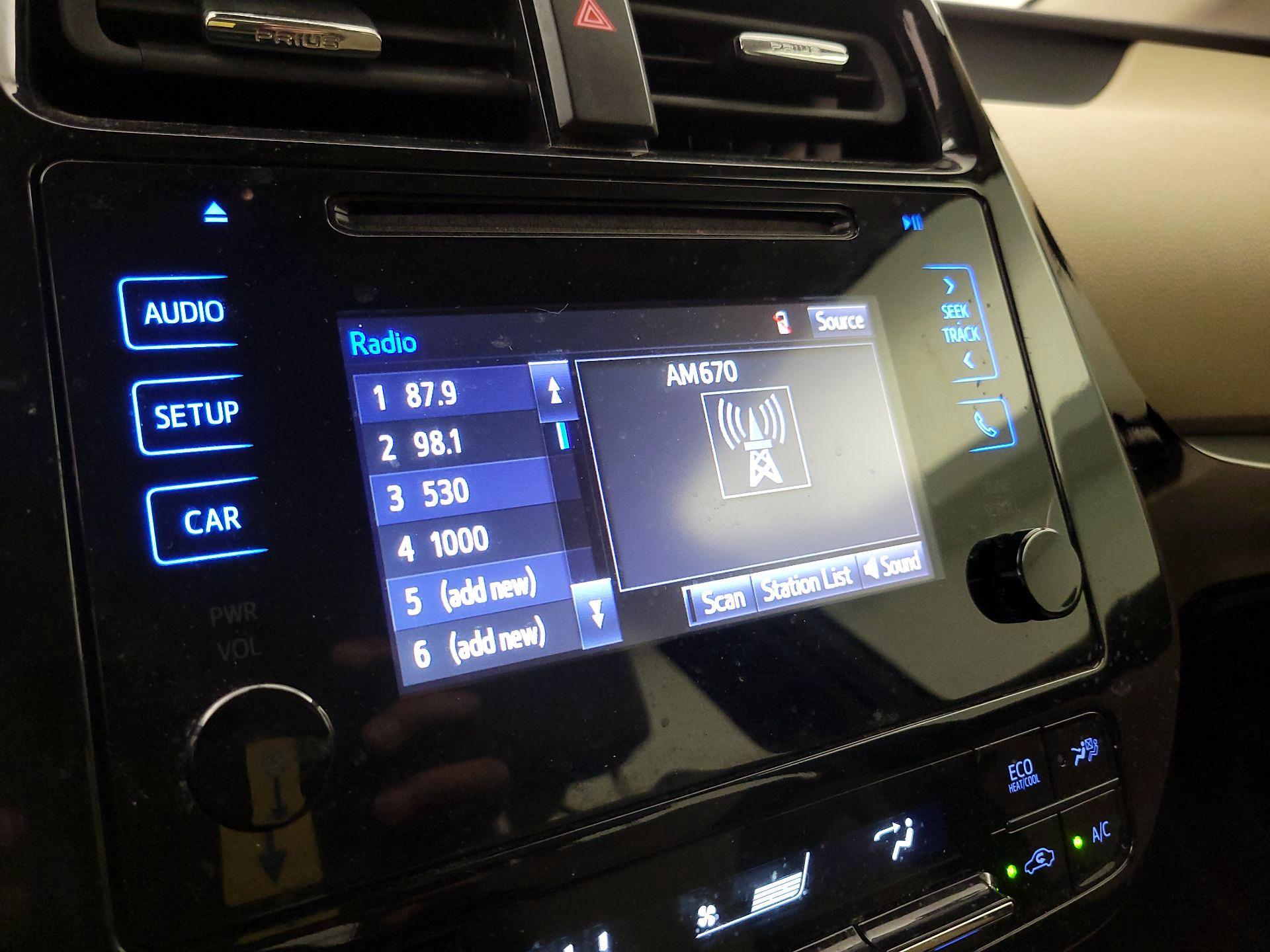 Thumbnail: 2018 Toyota Prius - 15