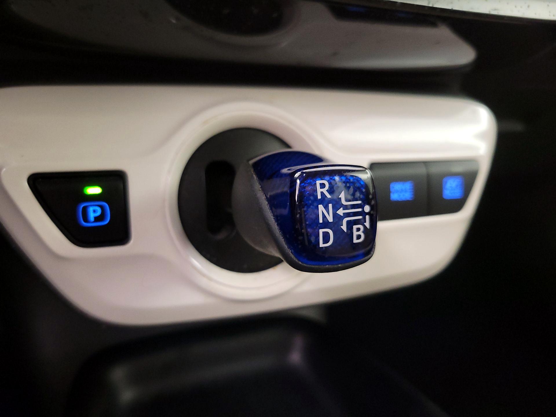 Thumbnail: 2018 Toyota Prius - 17