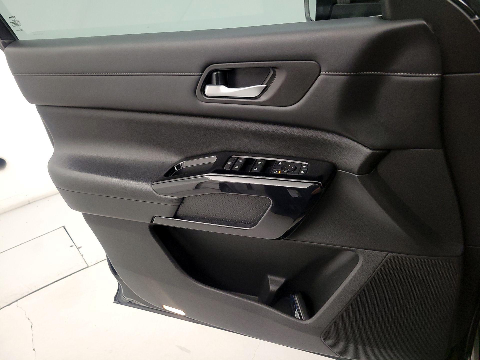 Thumbnail: 2022 Nissan Pathfinder - 12